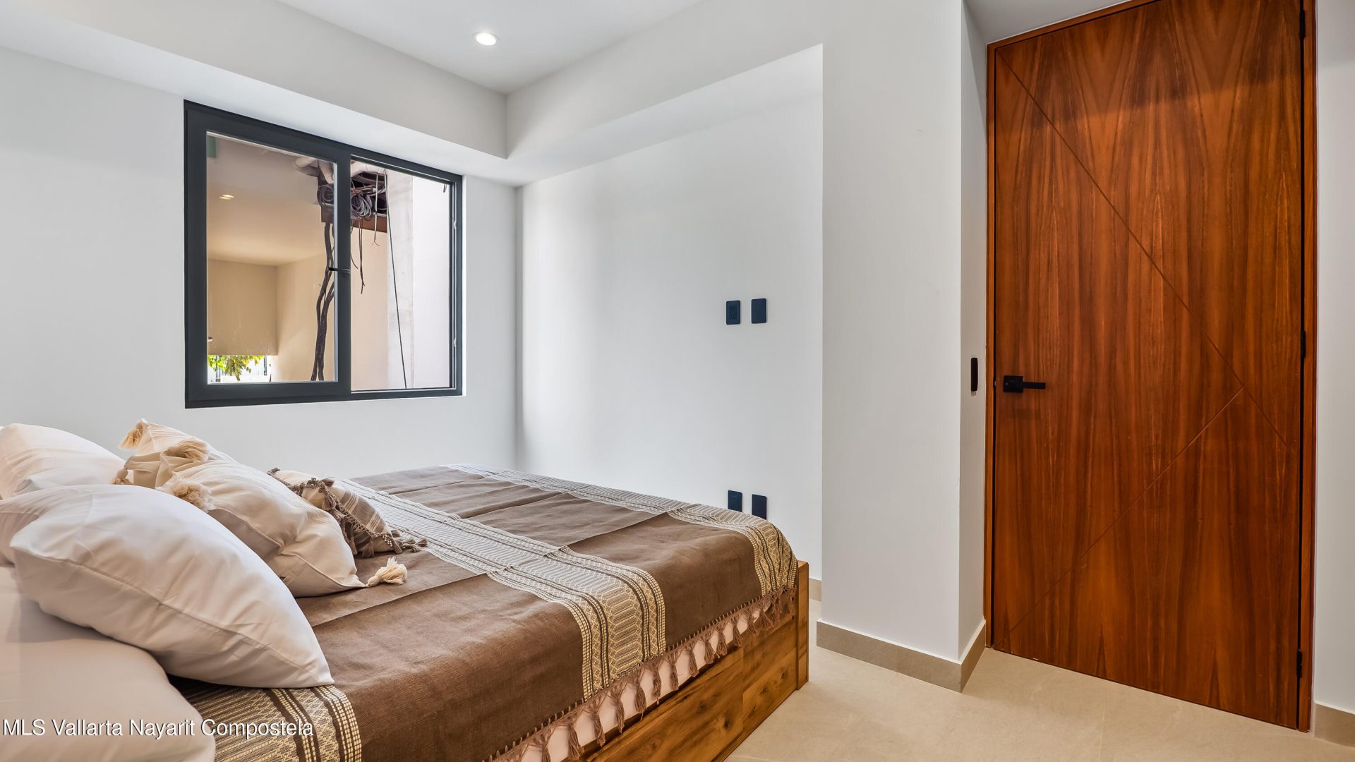 20241112210317823709000000-o