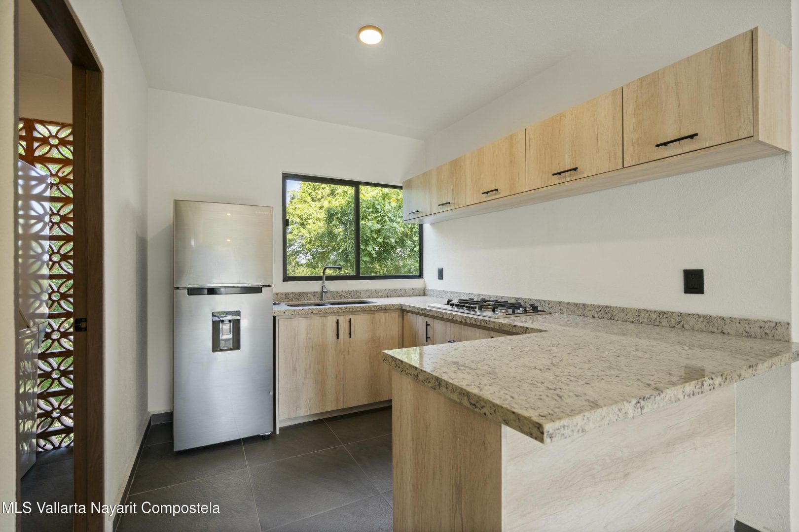 20250128181640024749000000-o