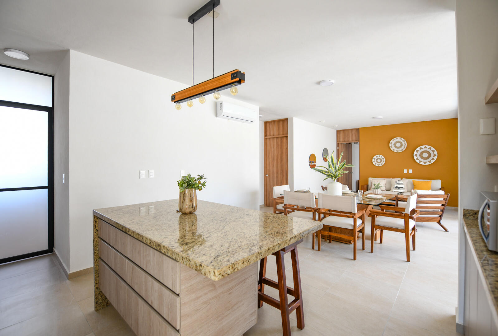 20250206215355779541000000-o