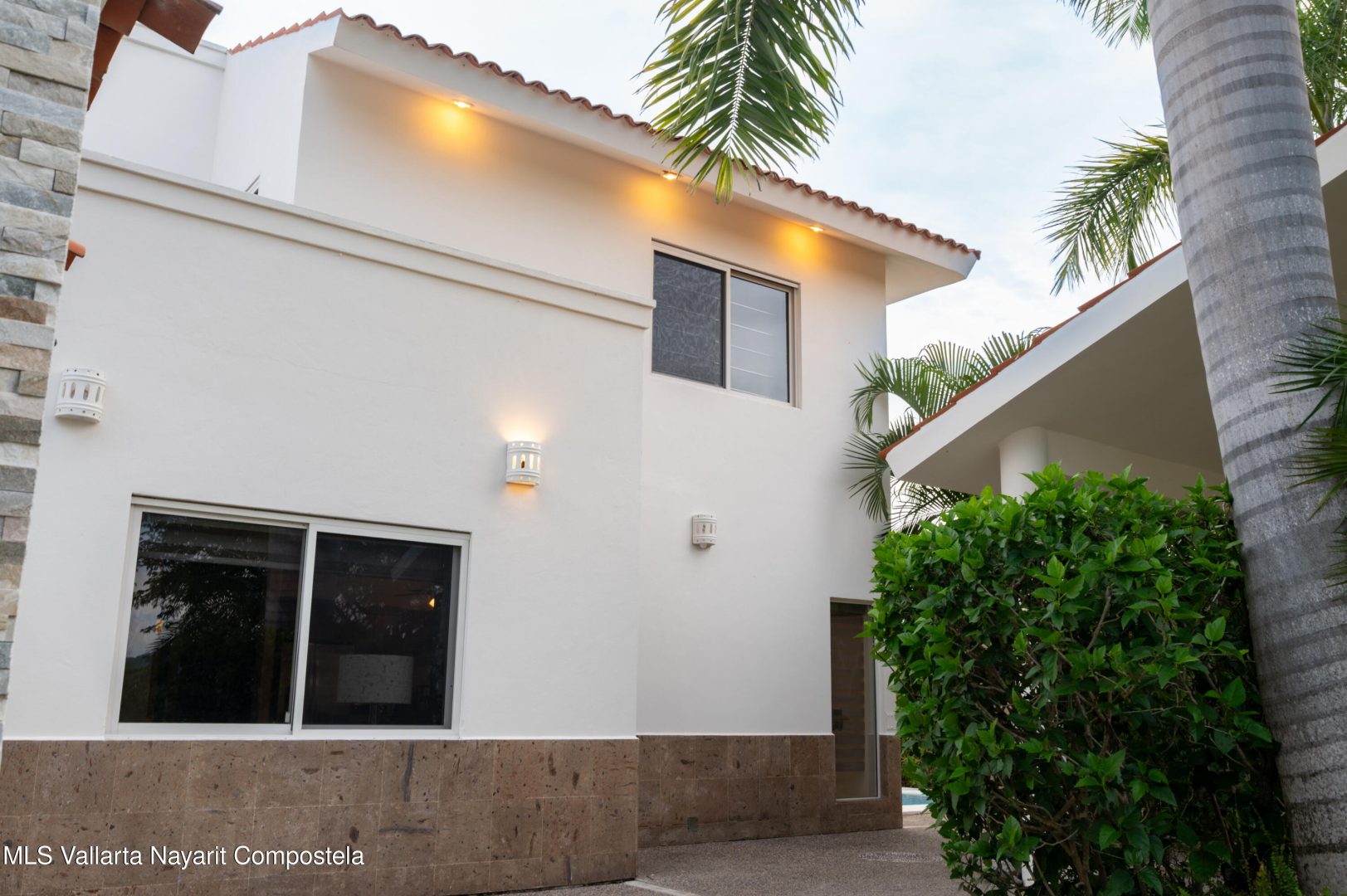 20250818233917219135000000-o