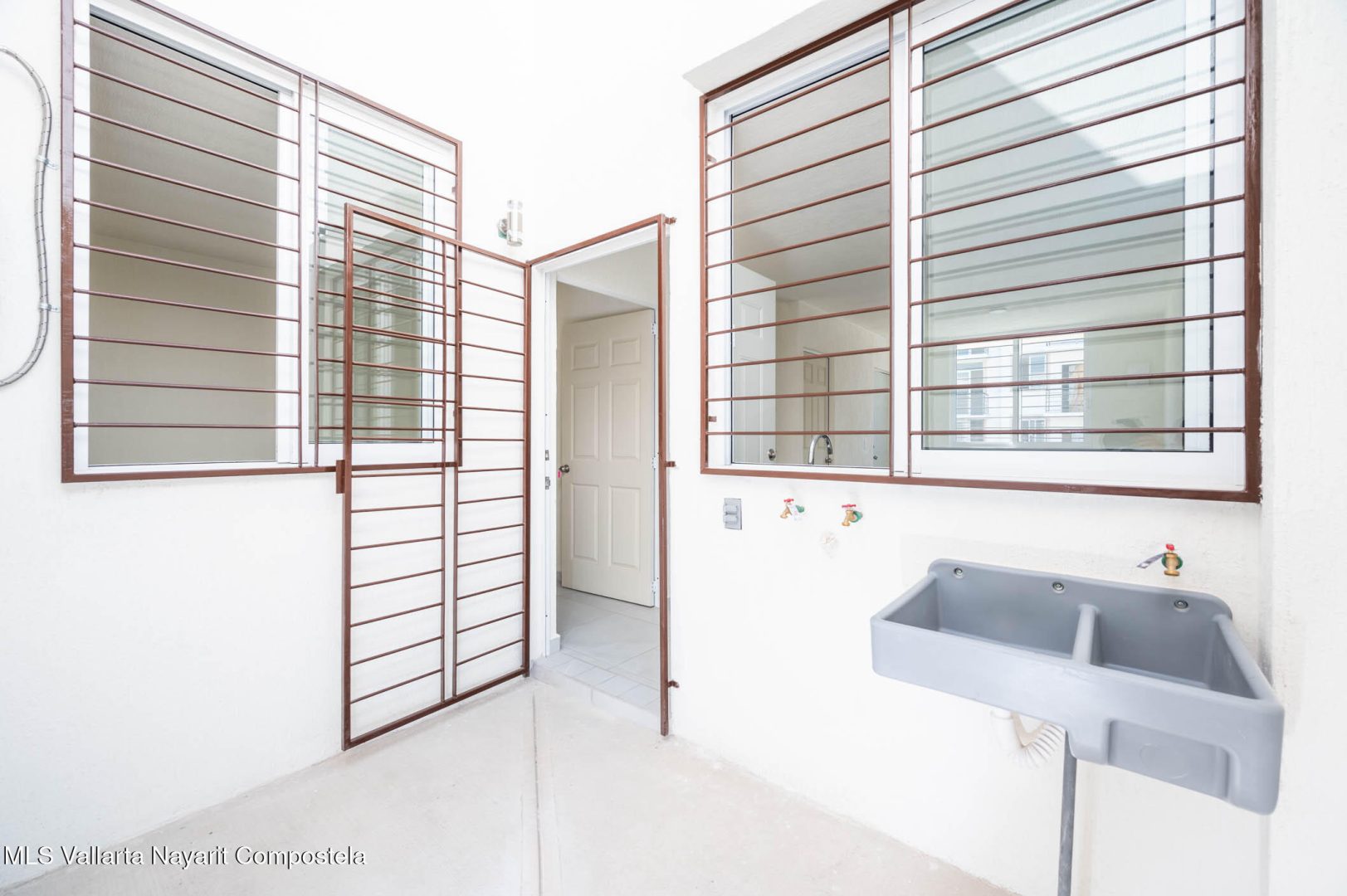 20250821030548838257000000-o