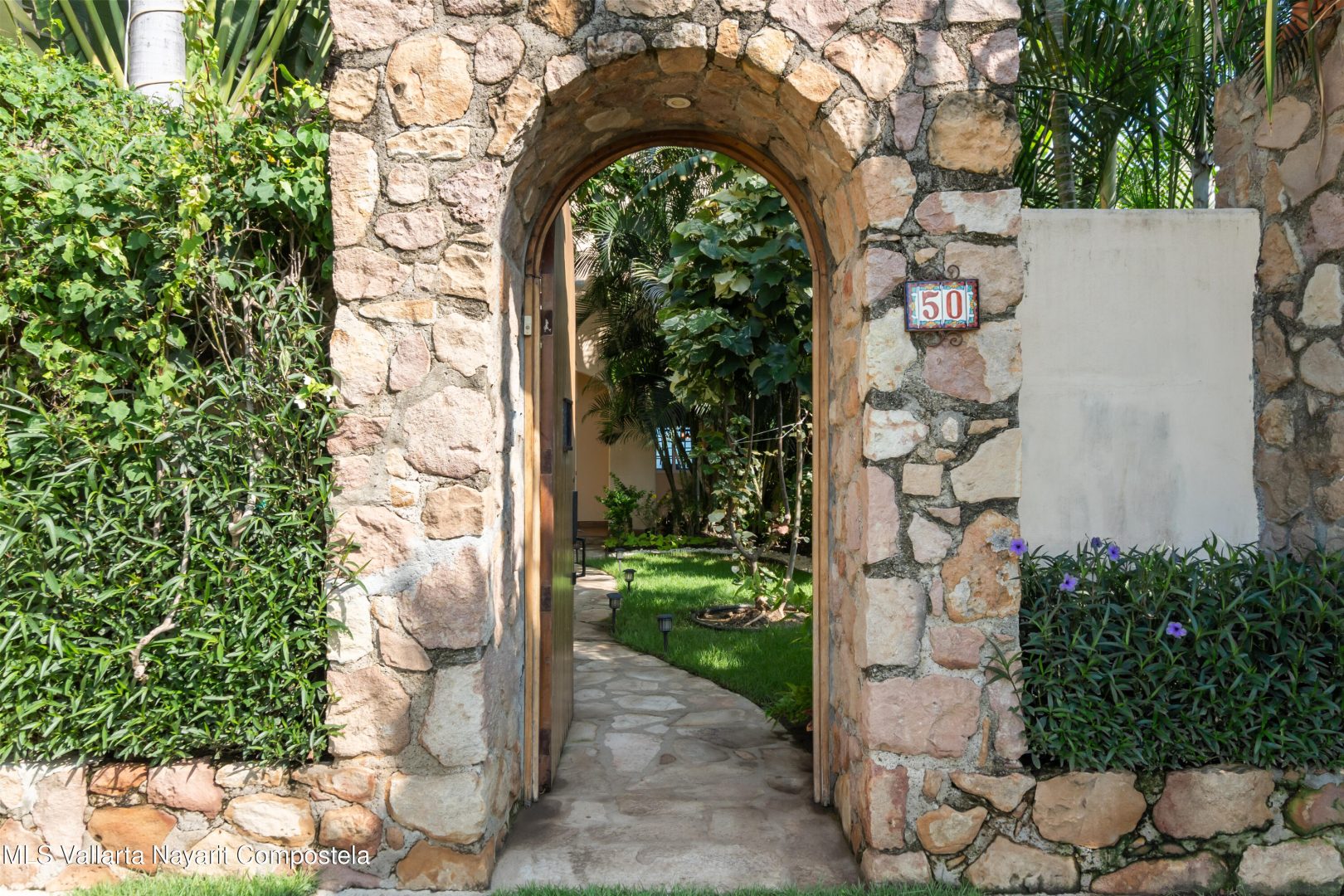 20250821190535963165000000-o