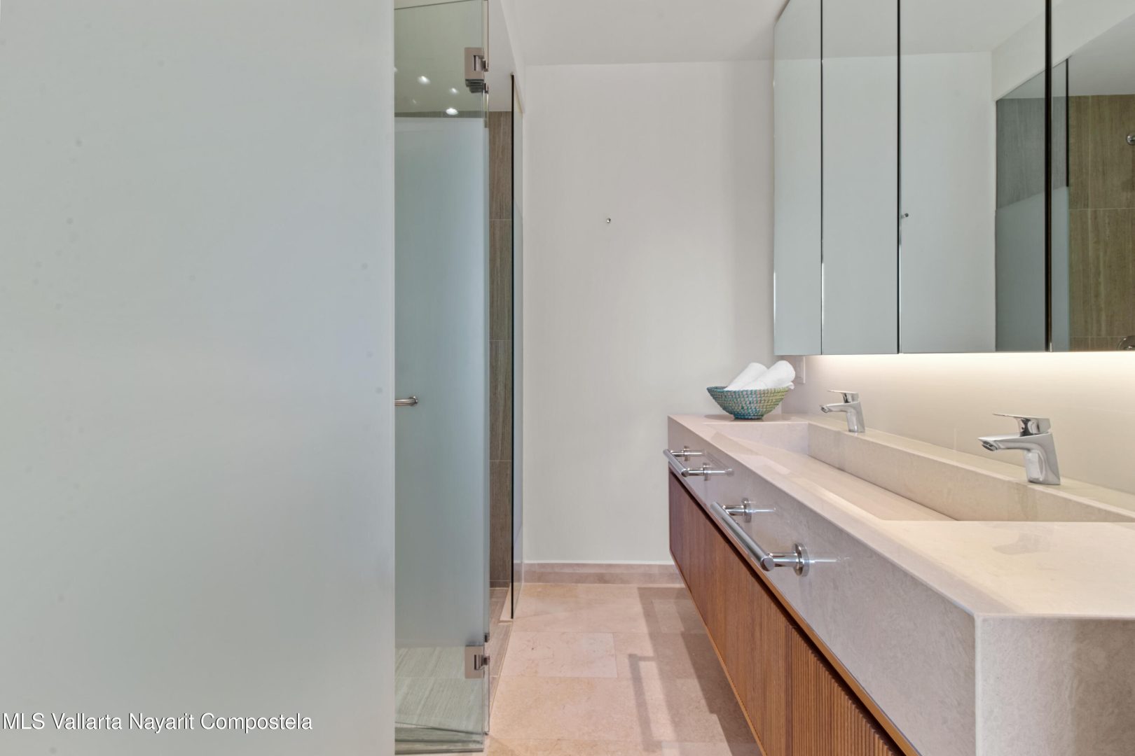 20250905195135999239000000-o