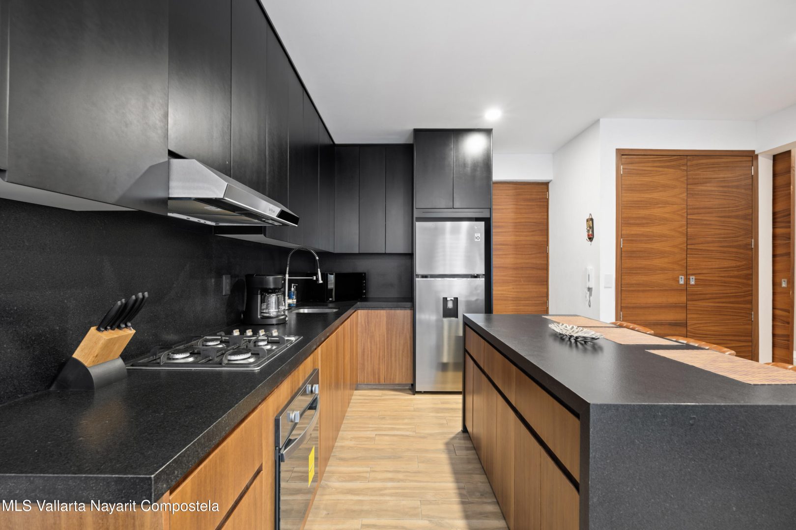 20250916214215293660000000-o