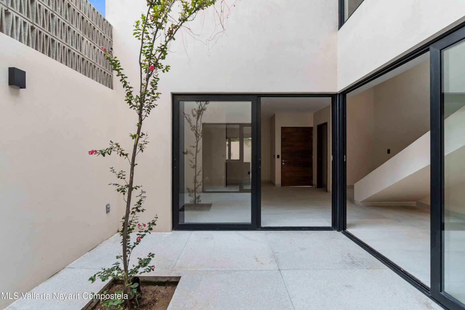 20250918182920599485000000-o