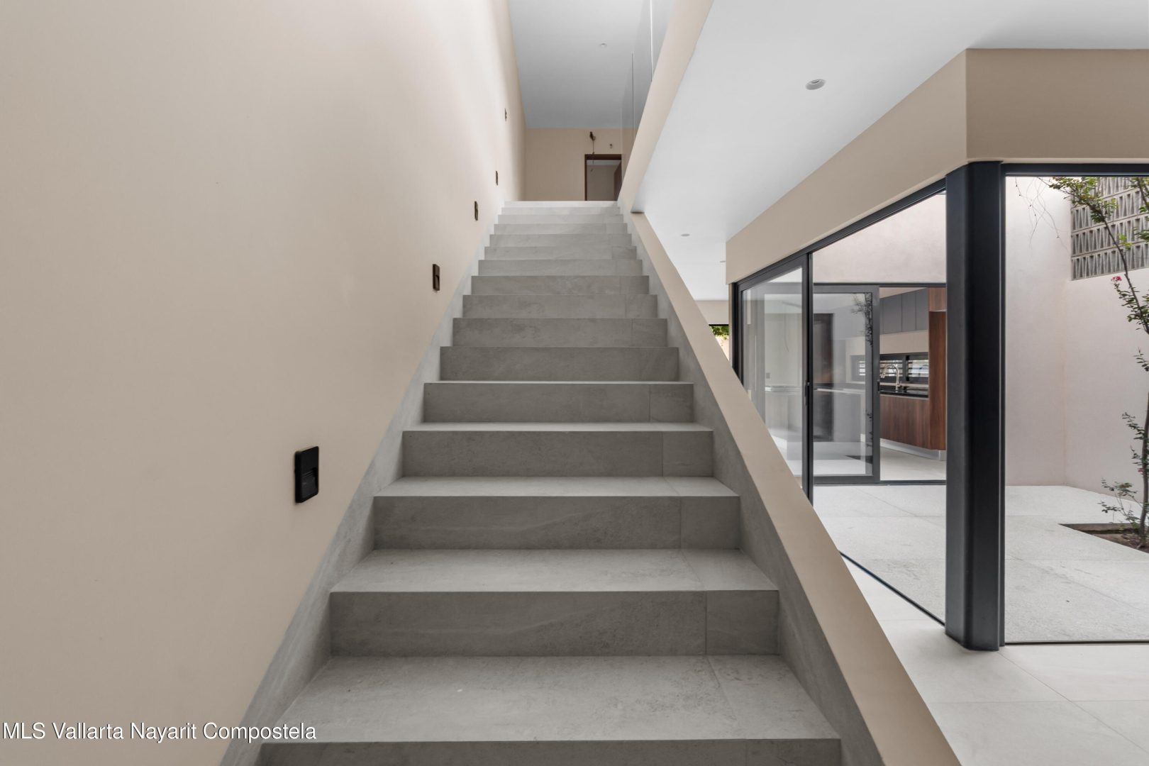 20250918183513934082000000-o