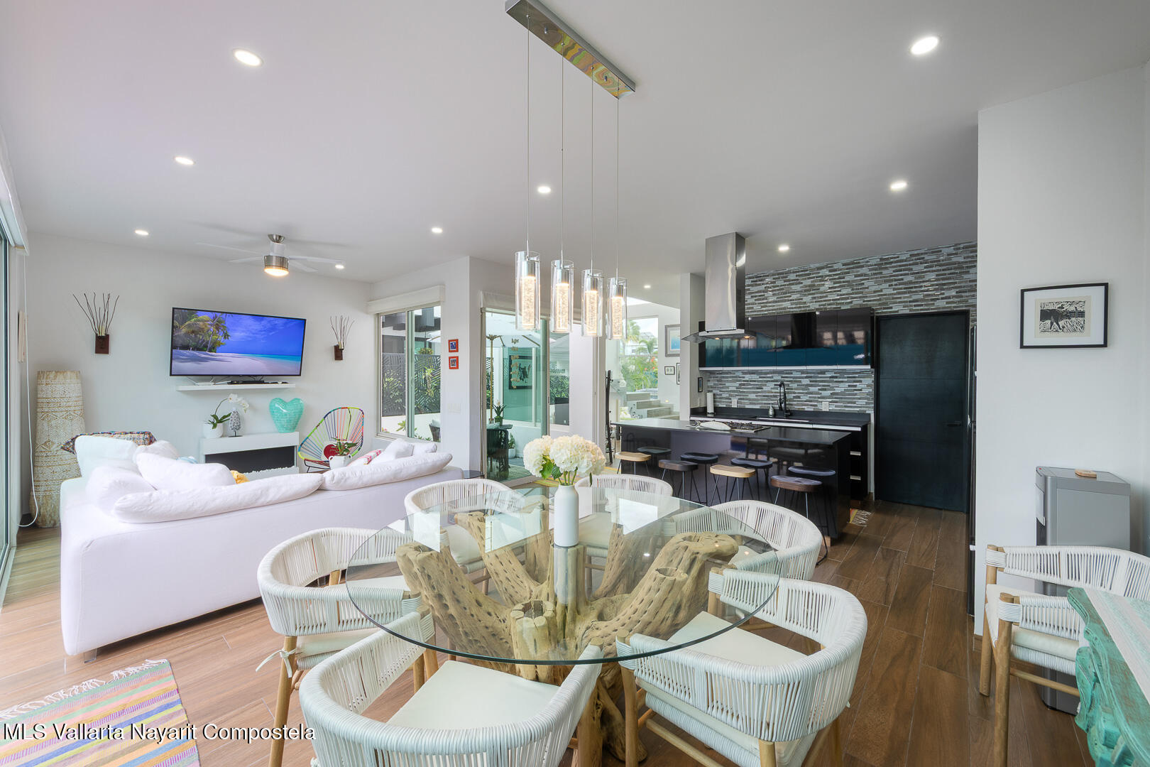 20250925230031064520000000-o