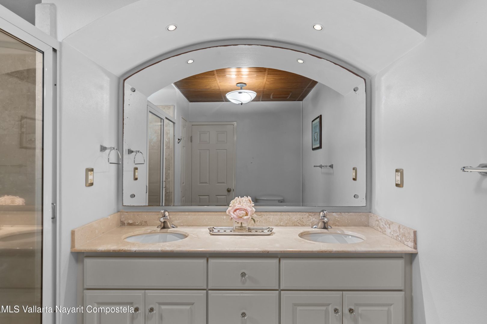 20250930212338838970000000-o