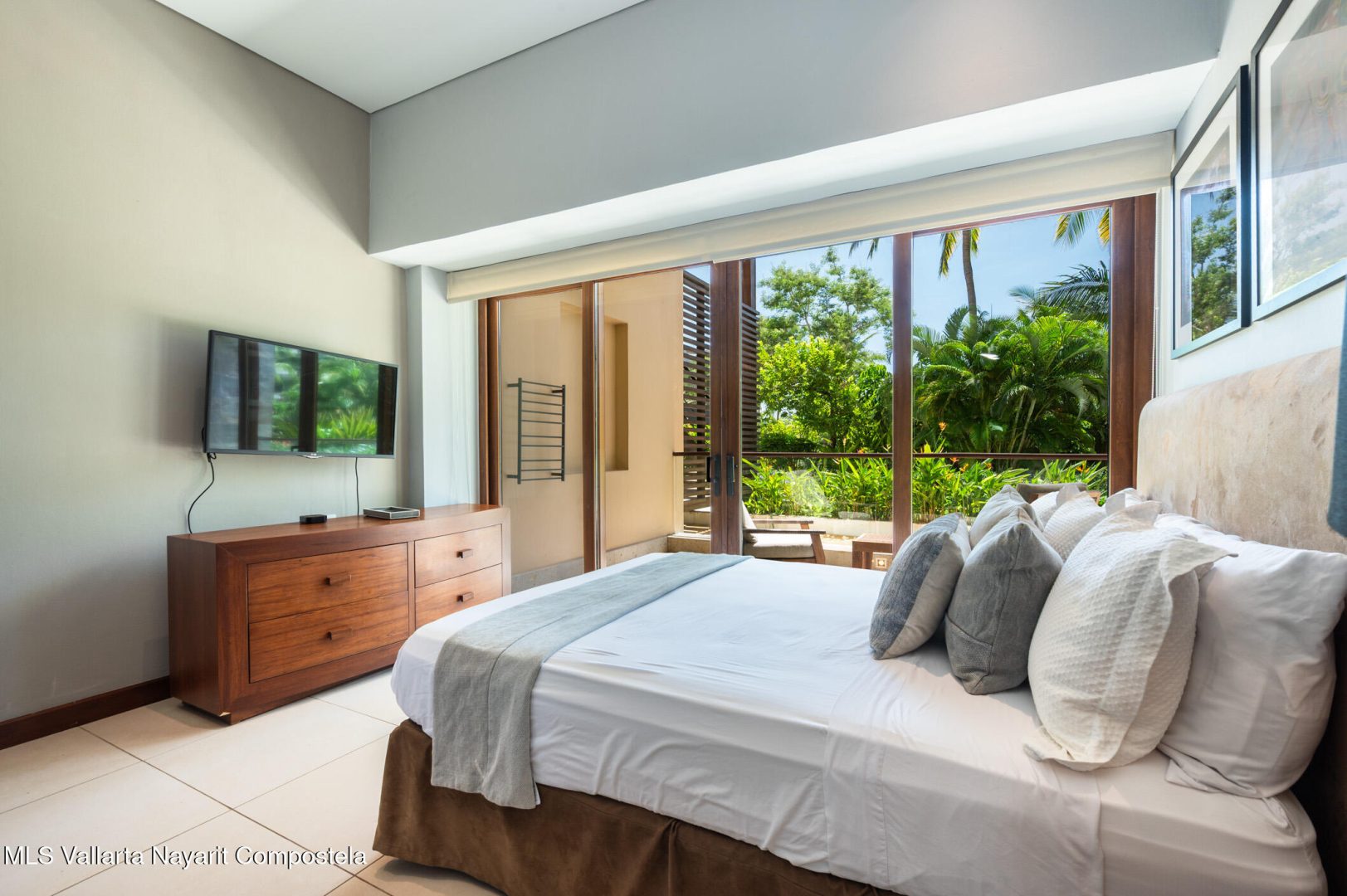 20251006204956095840000000-o