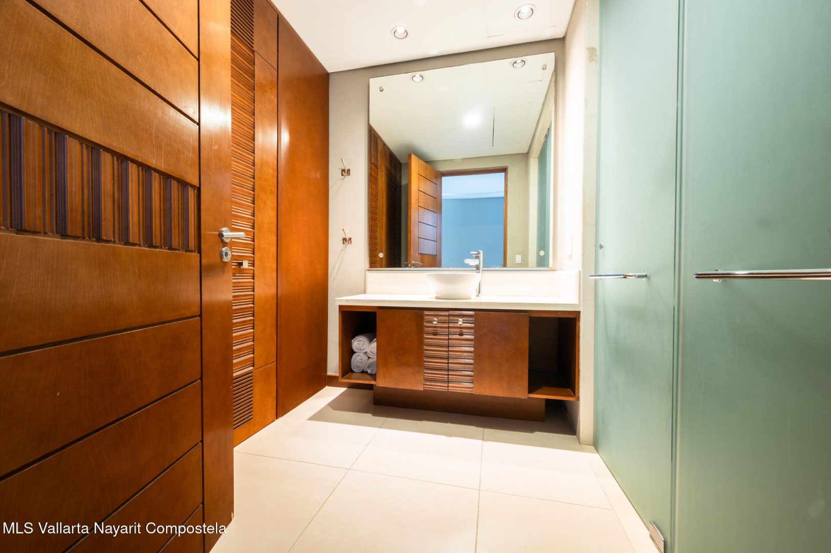 20251006204957107594000000-o