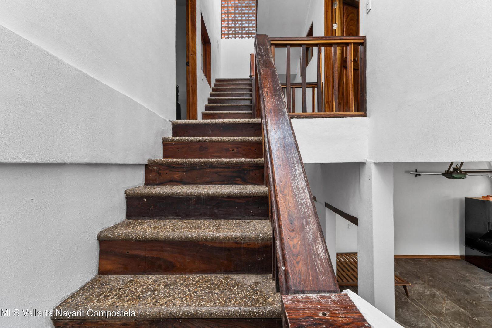 20251009190735268164000000-o