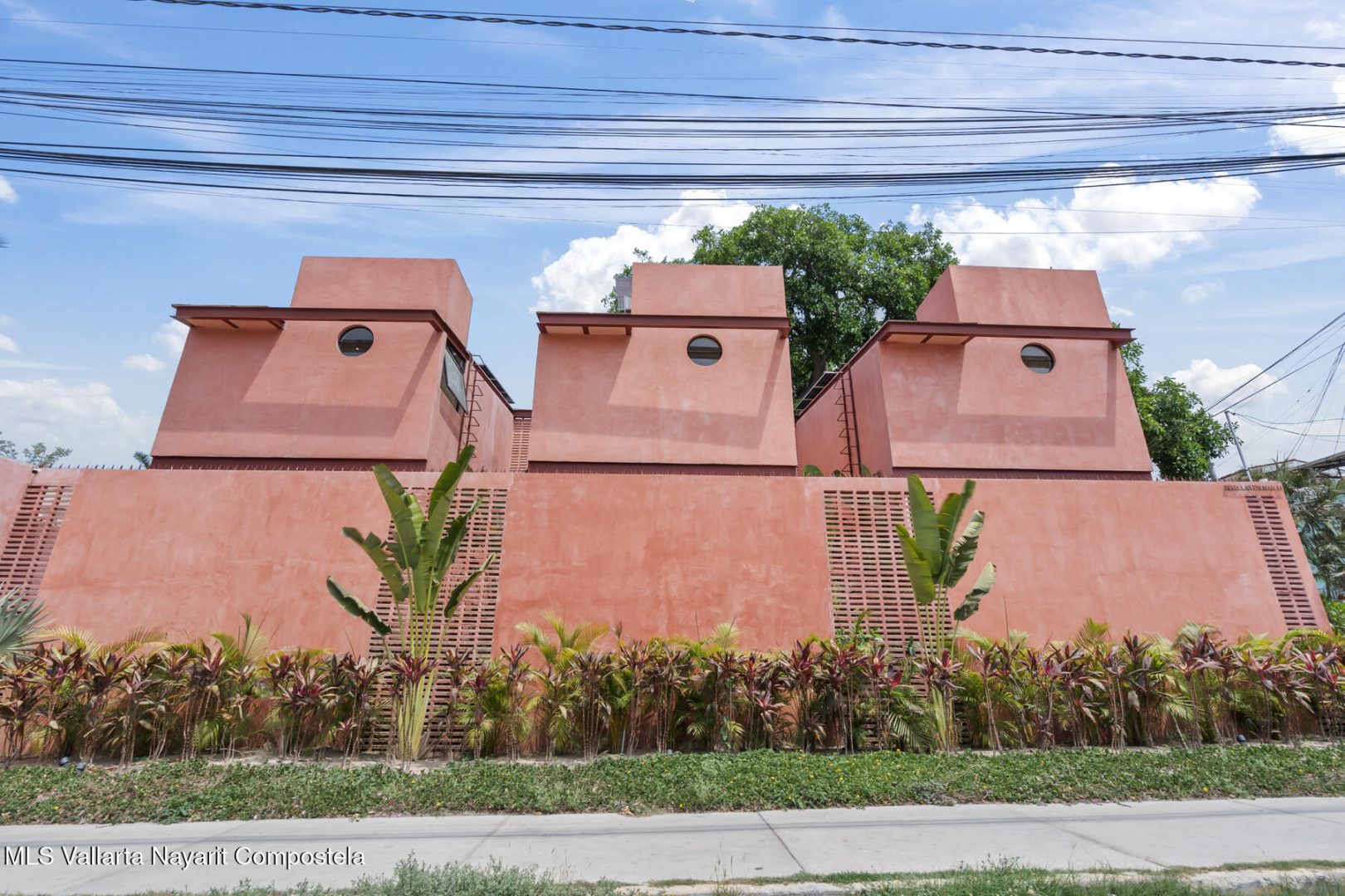 20251010180447066666000000-o