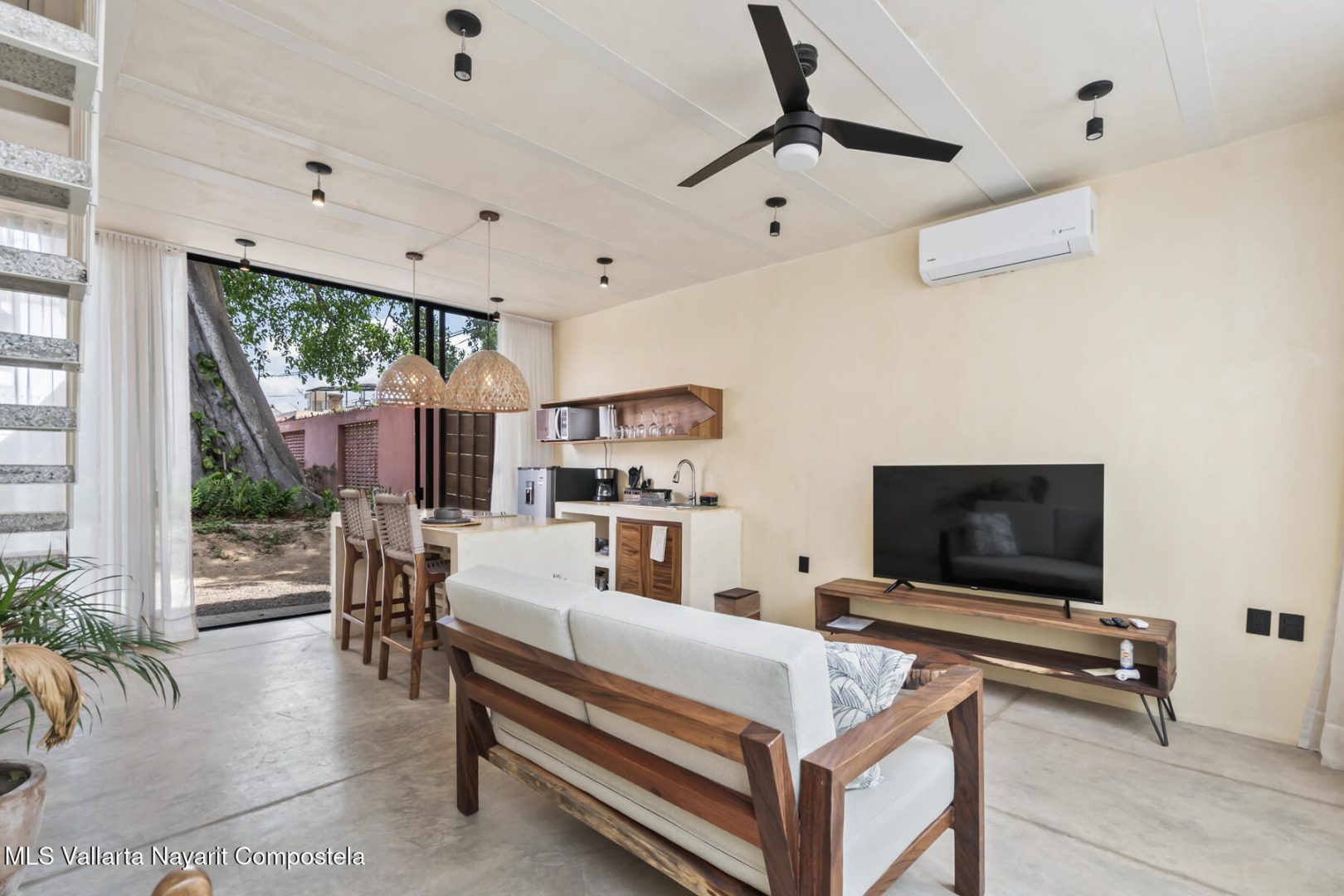 20251010180452354770000000-o