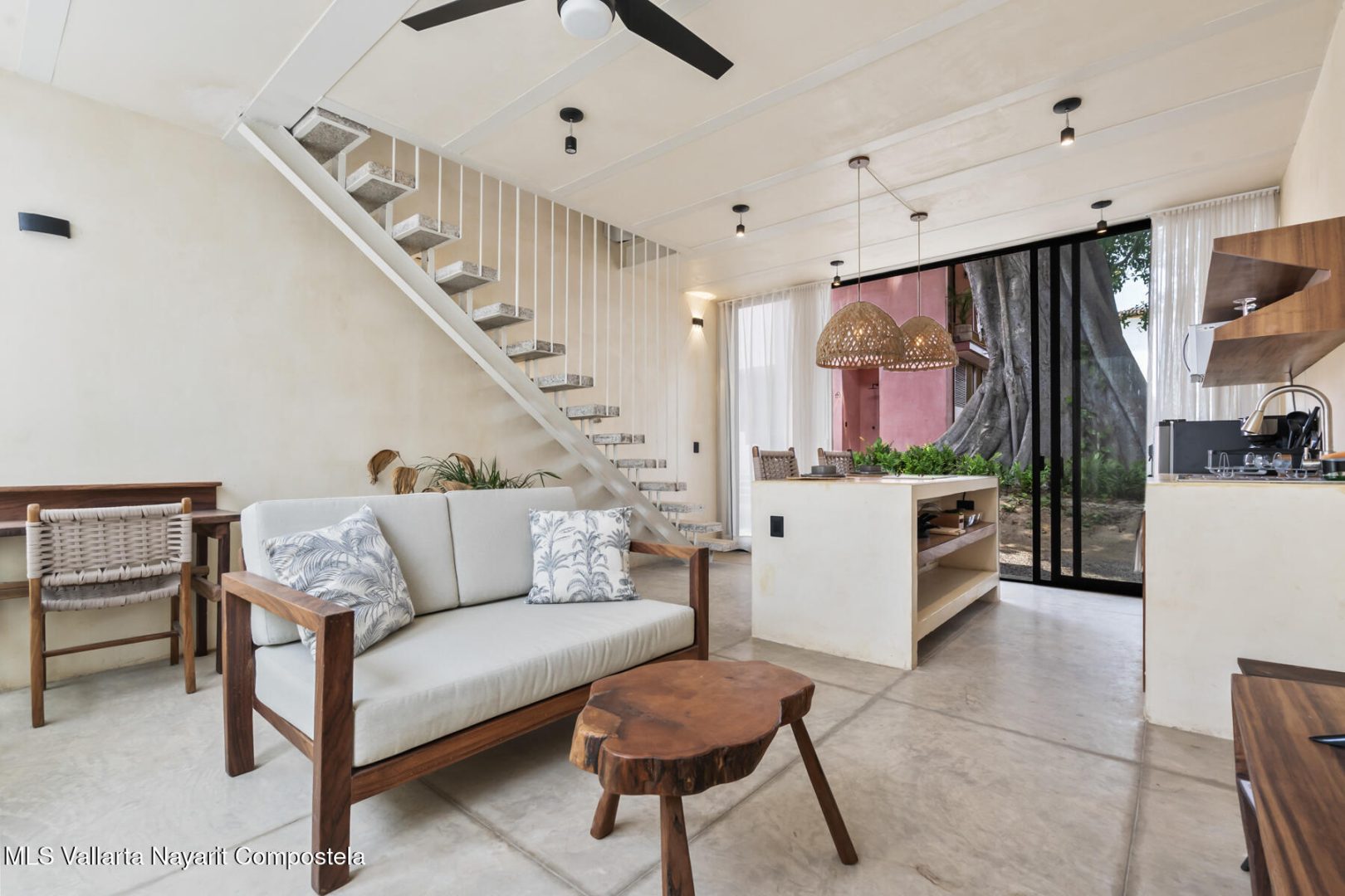 20251010180453273260000000-o