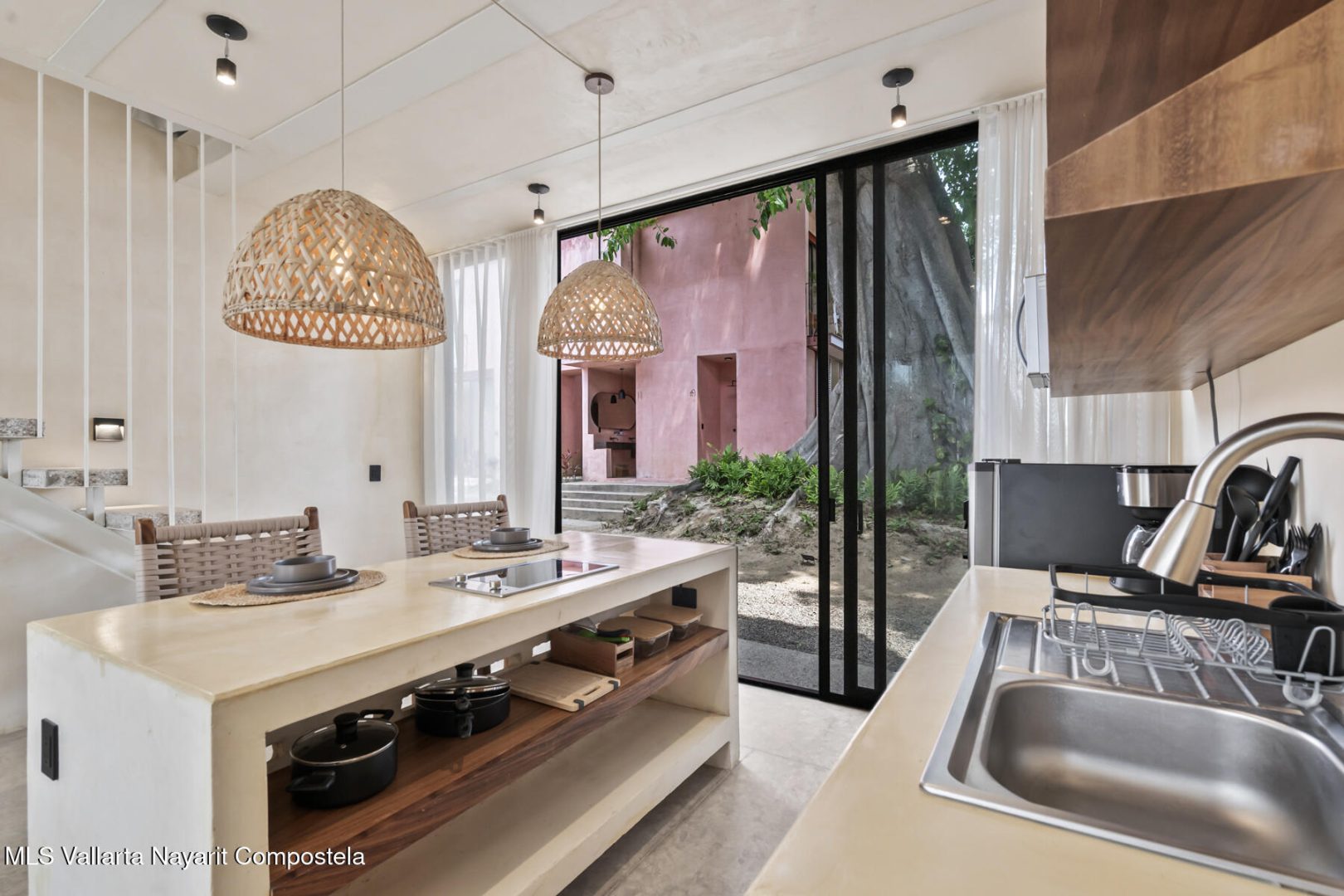 20251010180454245544000000-o