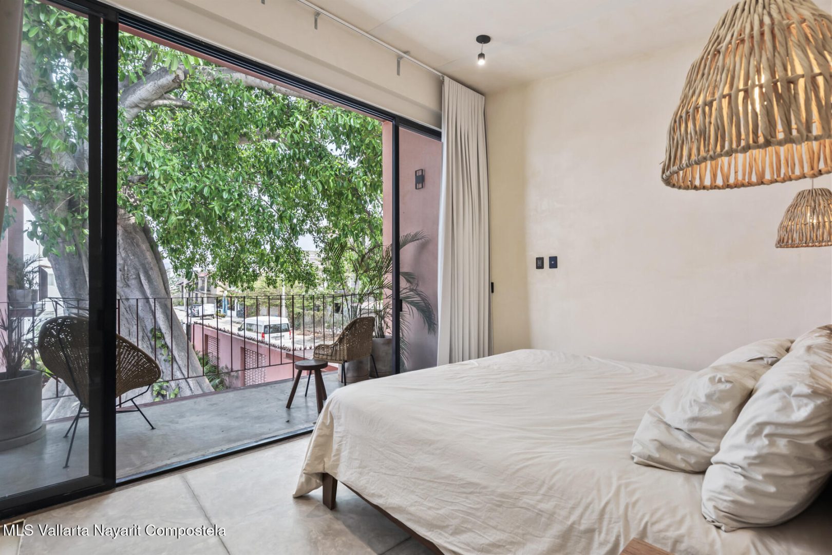 20251010180455351810000000-o