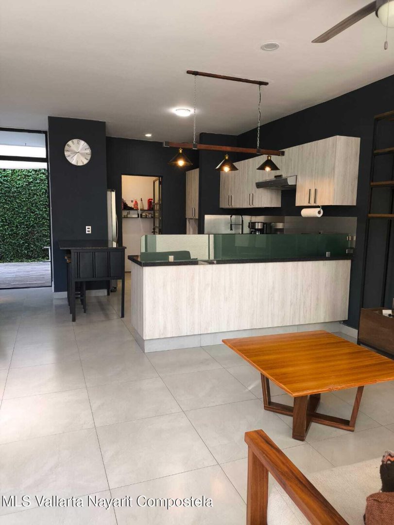 20251011183609641077000000-o