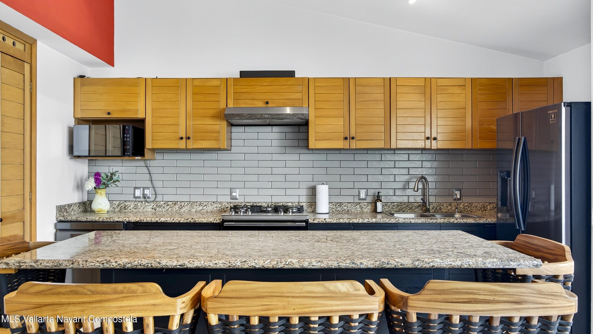 20251020174950724078000000-o