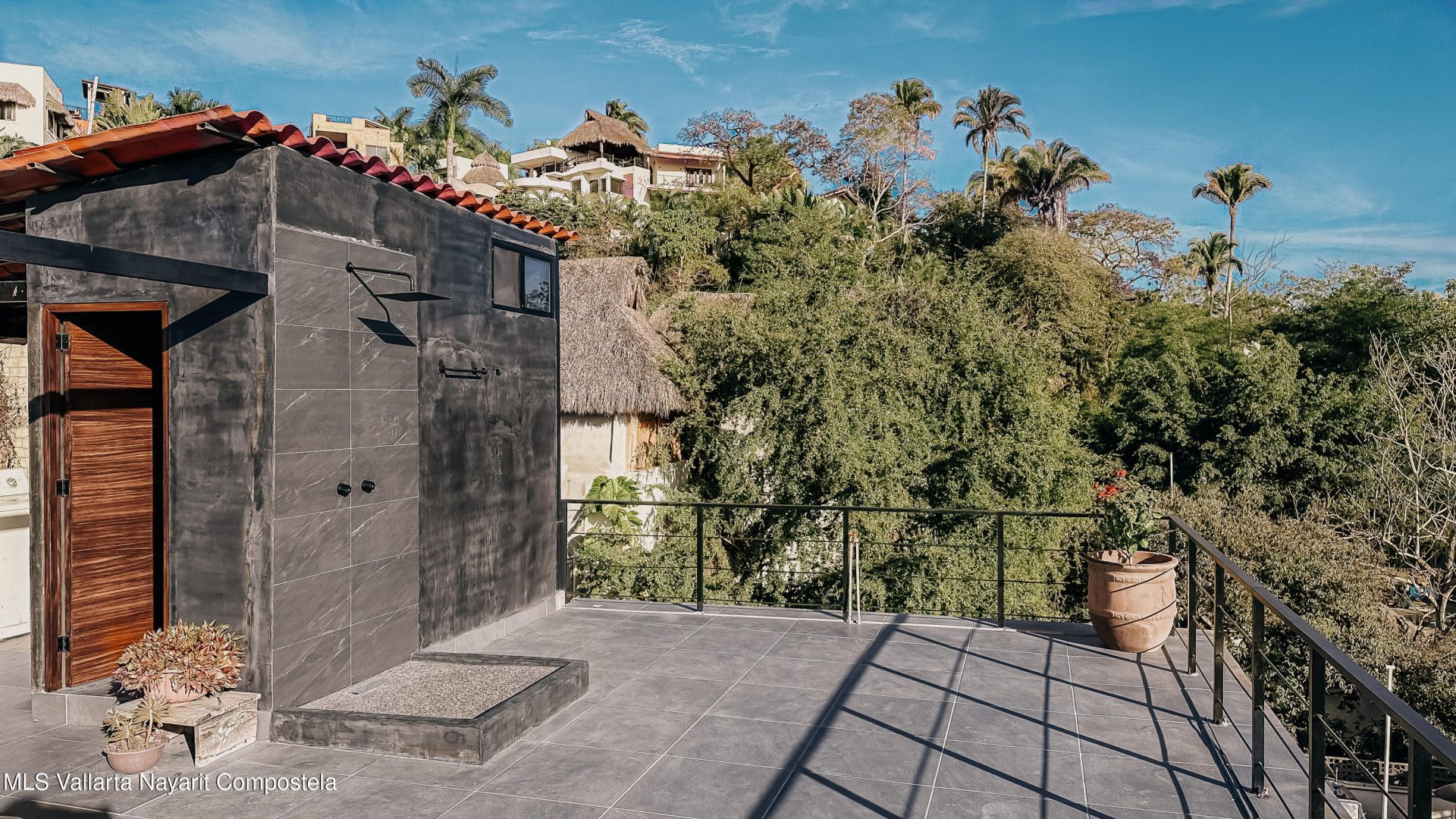 20251021185452033037000000-o