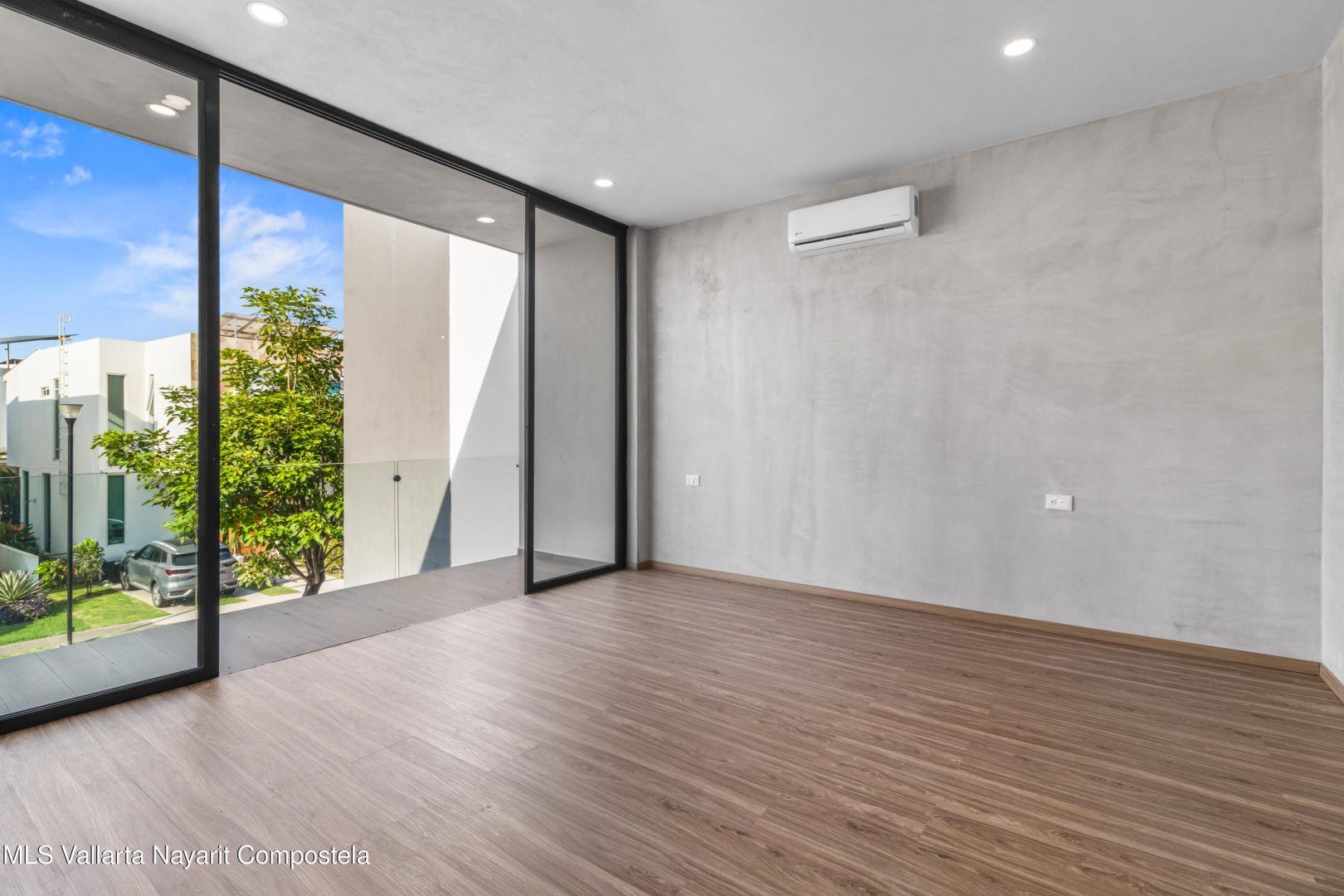 20251022221018152685000000-o