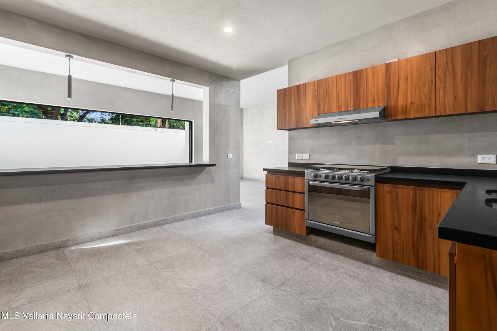 20251022221036765037000000-o