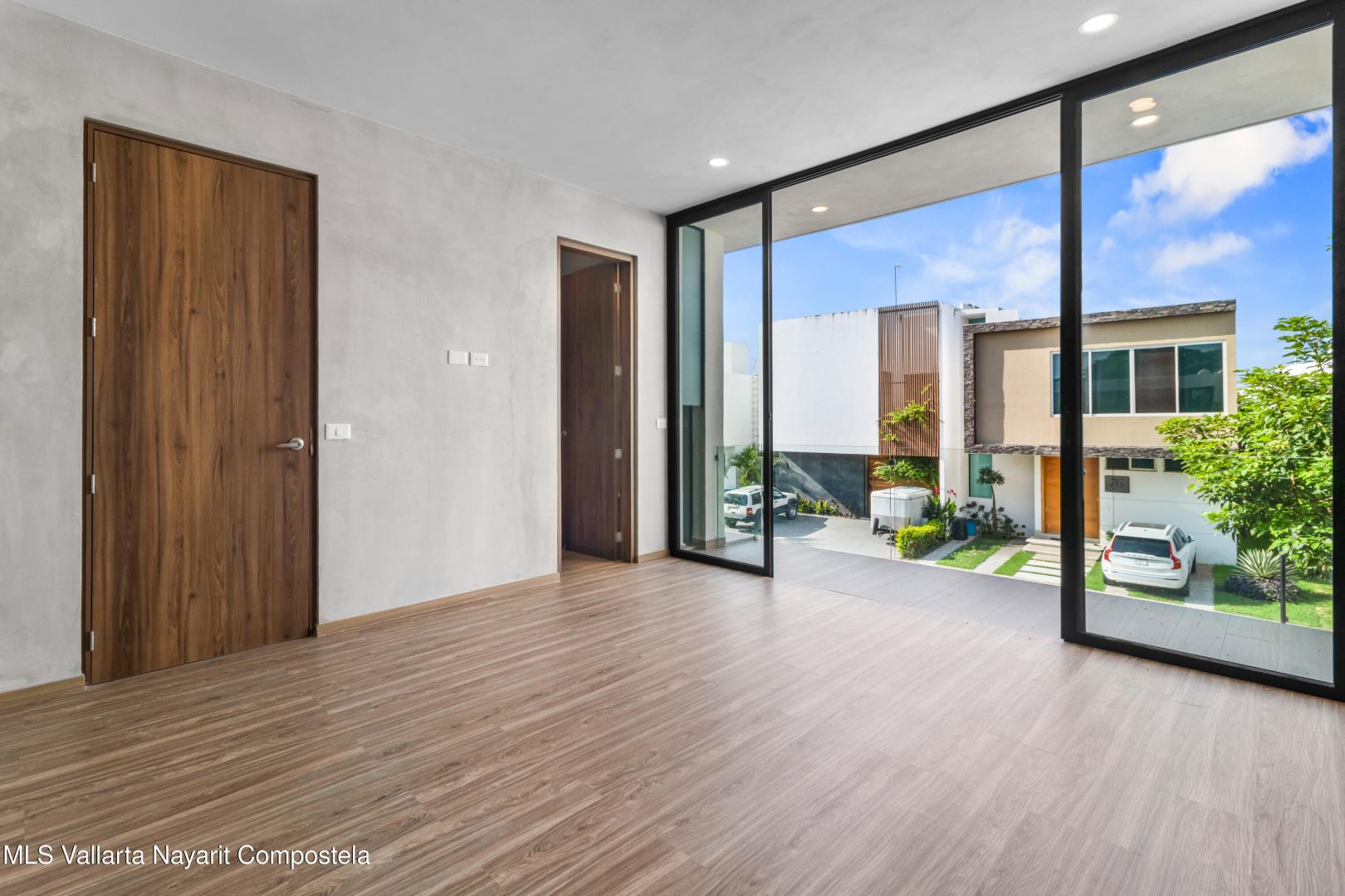 20251022223549812263000000-o