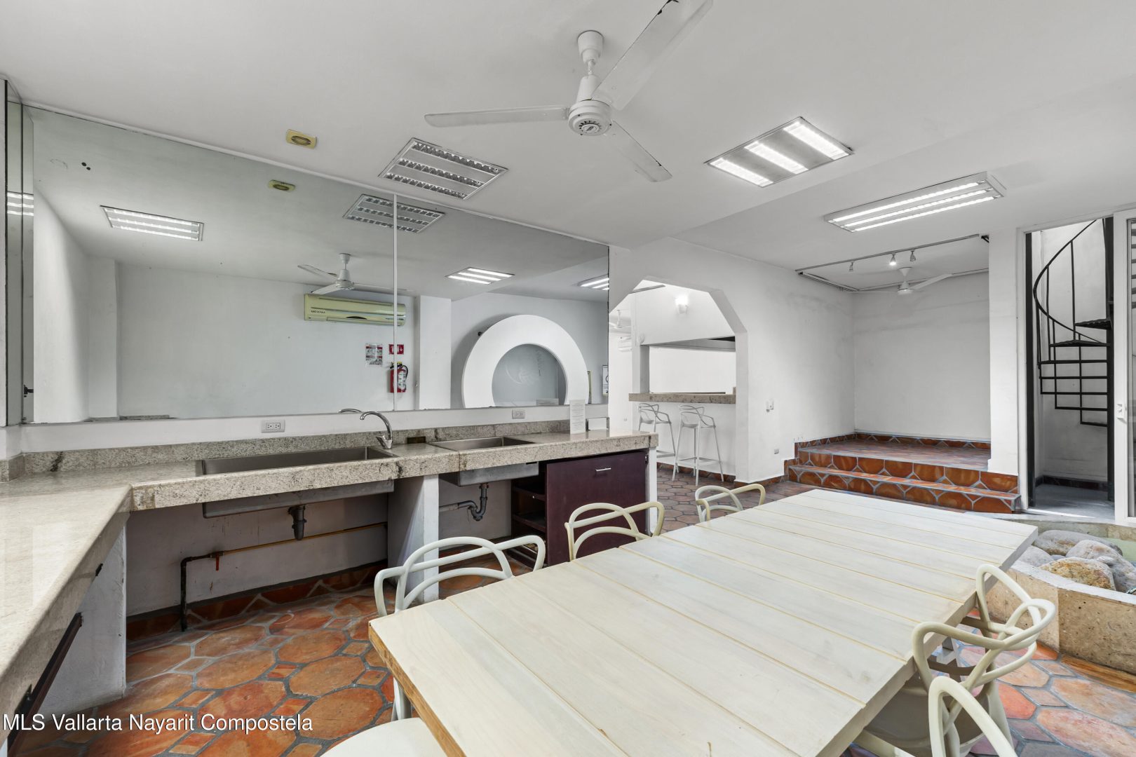 20251030002515675731000000-o