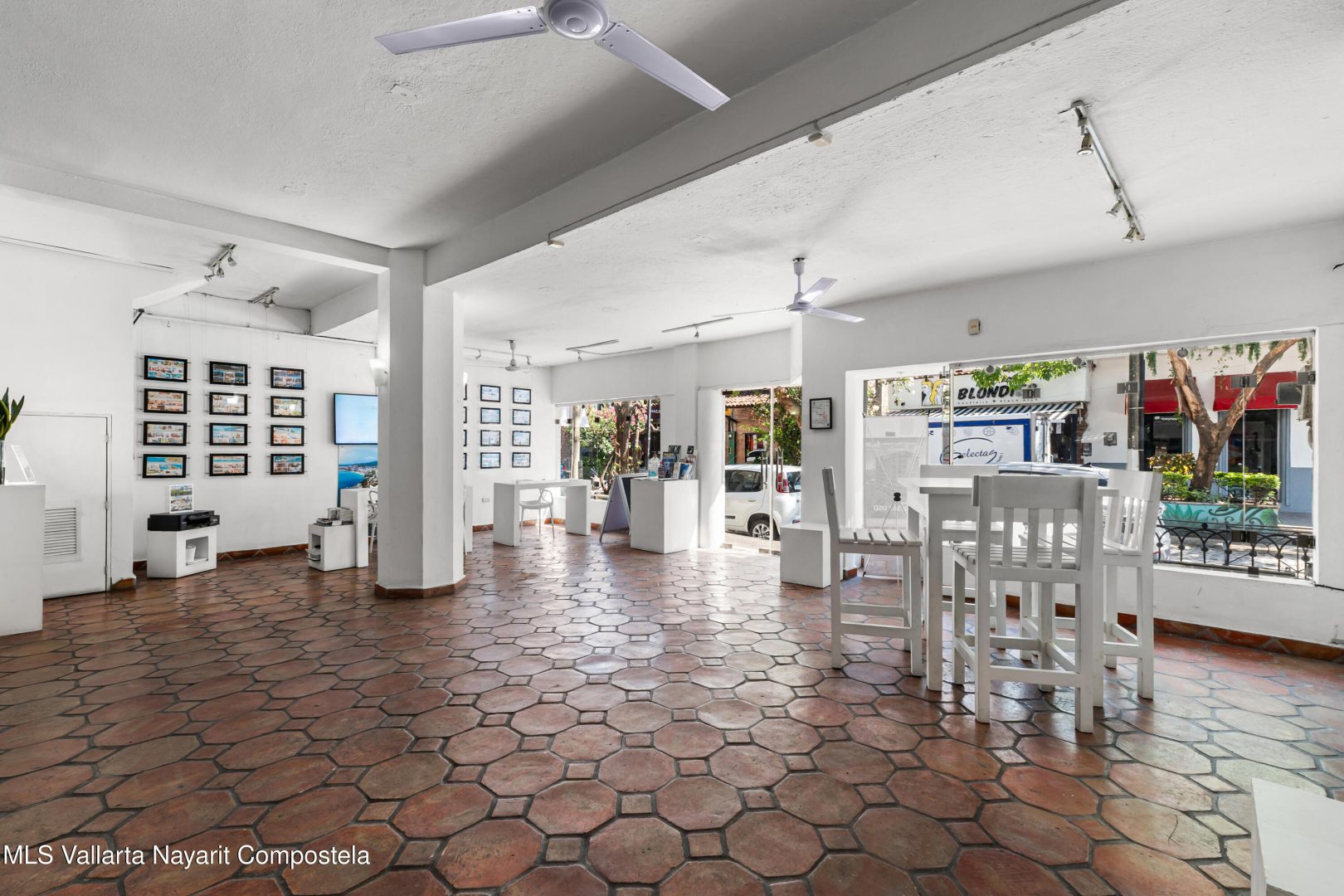 20251030002545972776000000-o