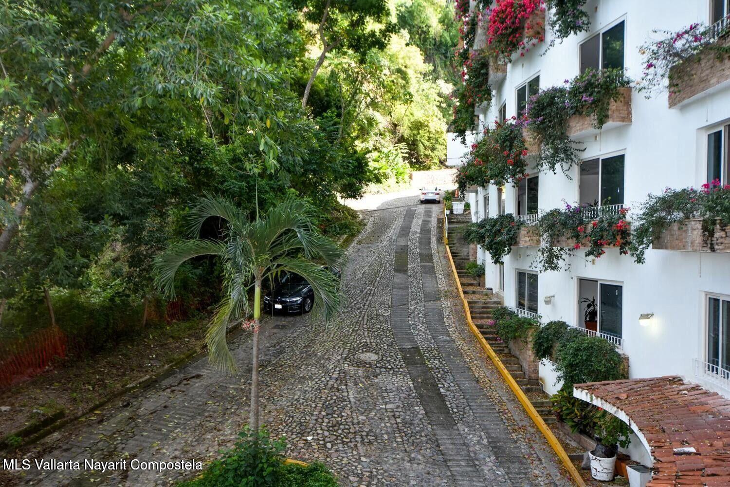 20251030215544012469000000-o