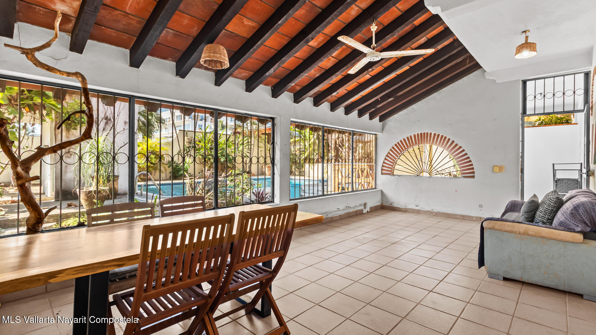 20251104230328305778000000-o