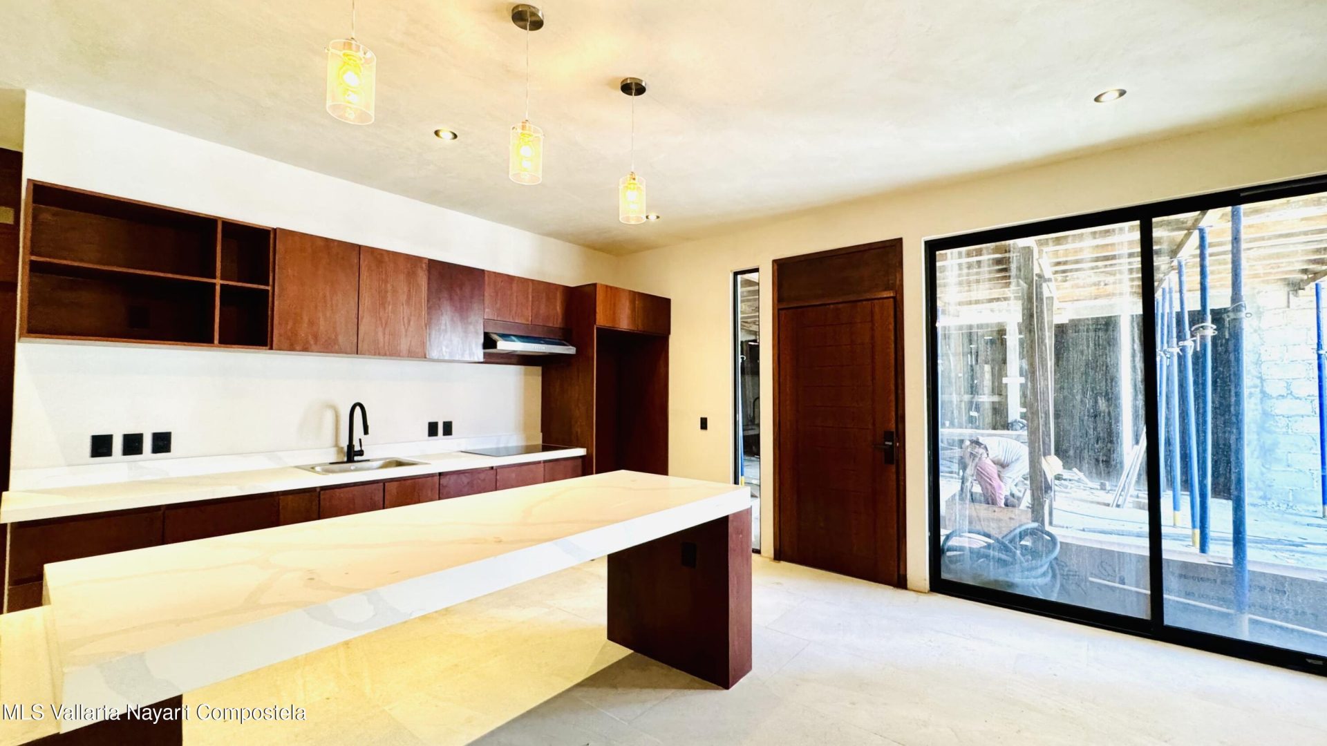 20251104232144841345000000-o