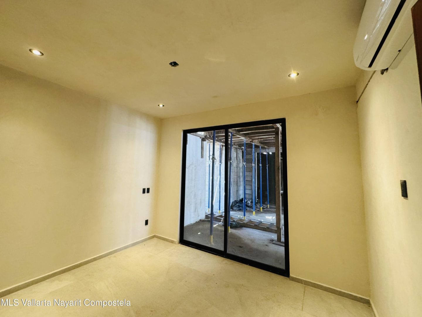 20251104232152570353000000-o