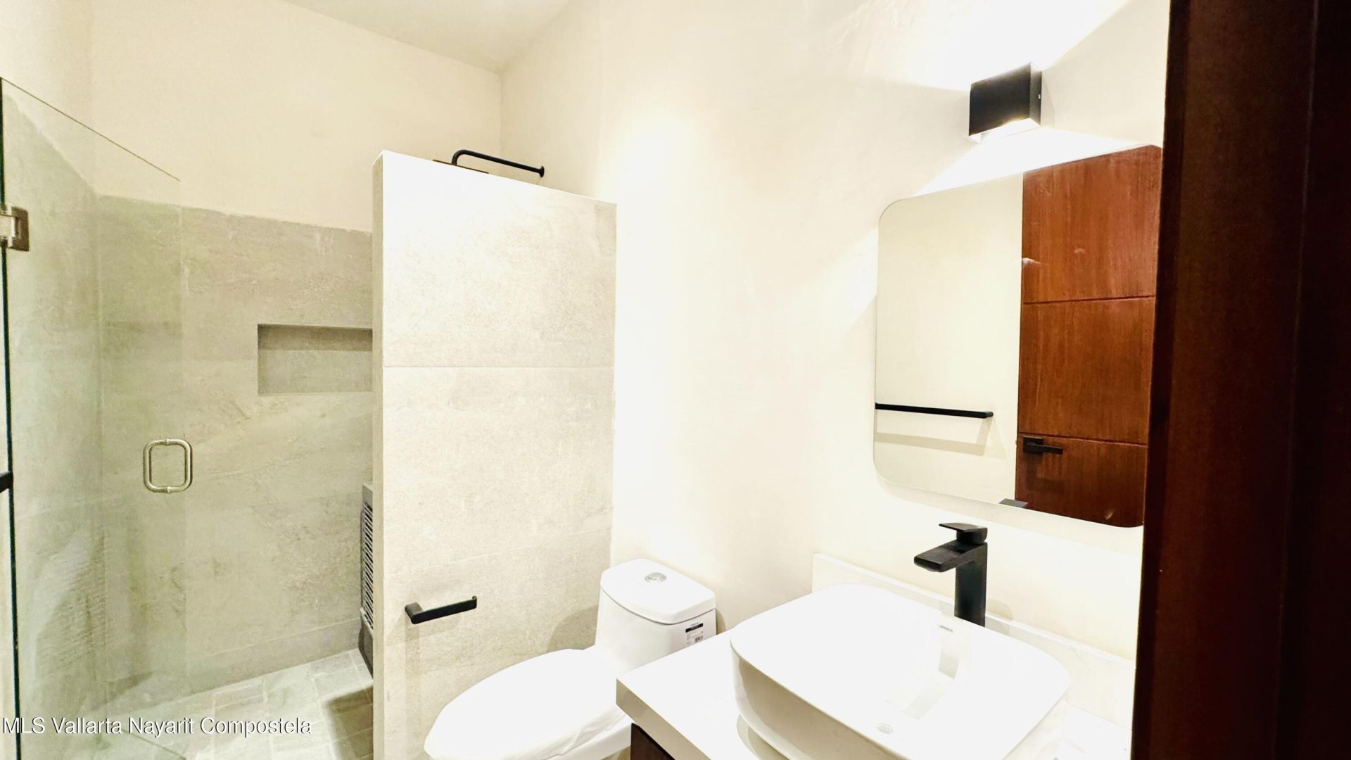 20251104232156393965000000-o