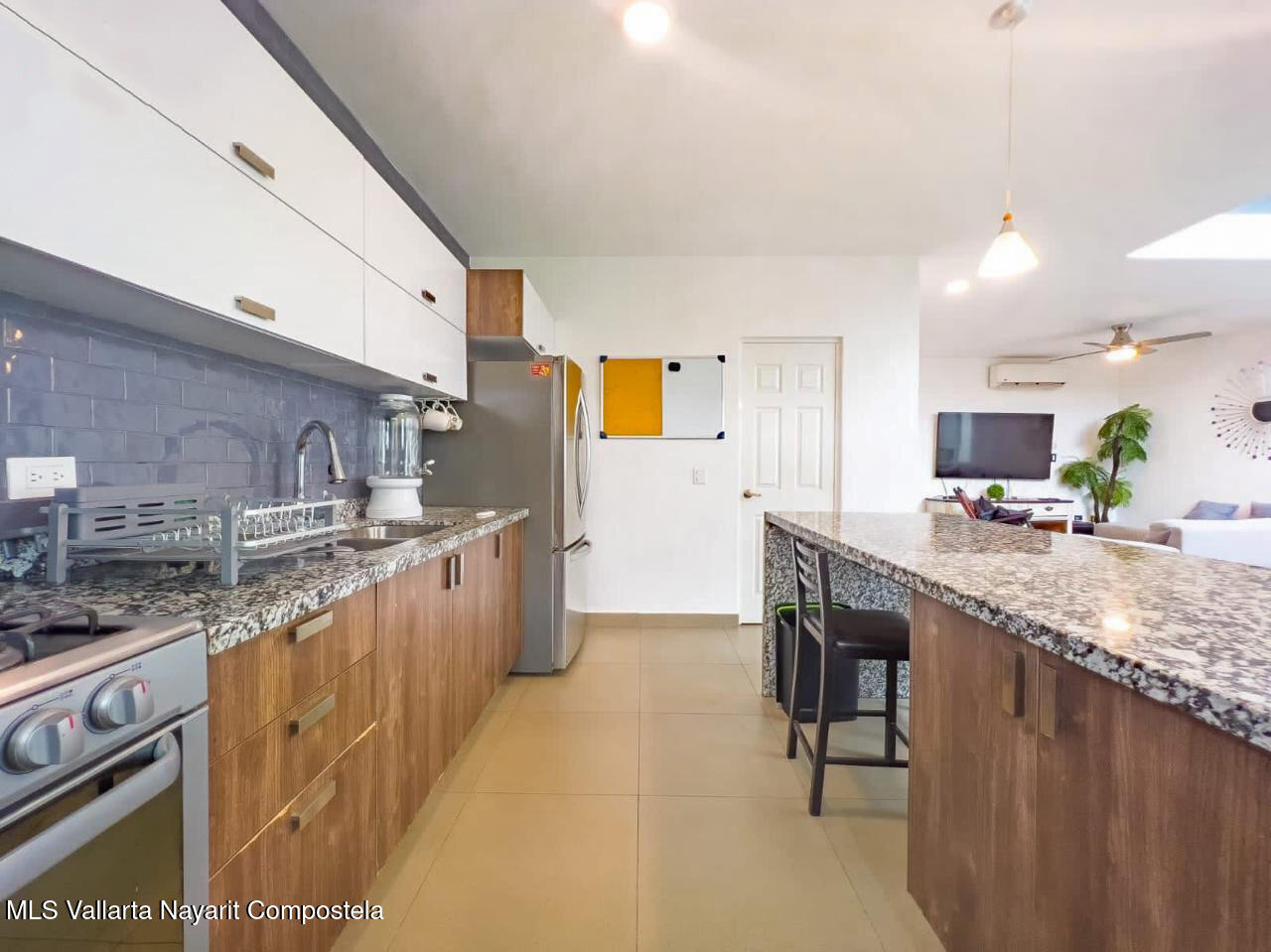 20251105195542240238000000-o