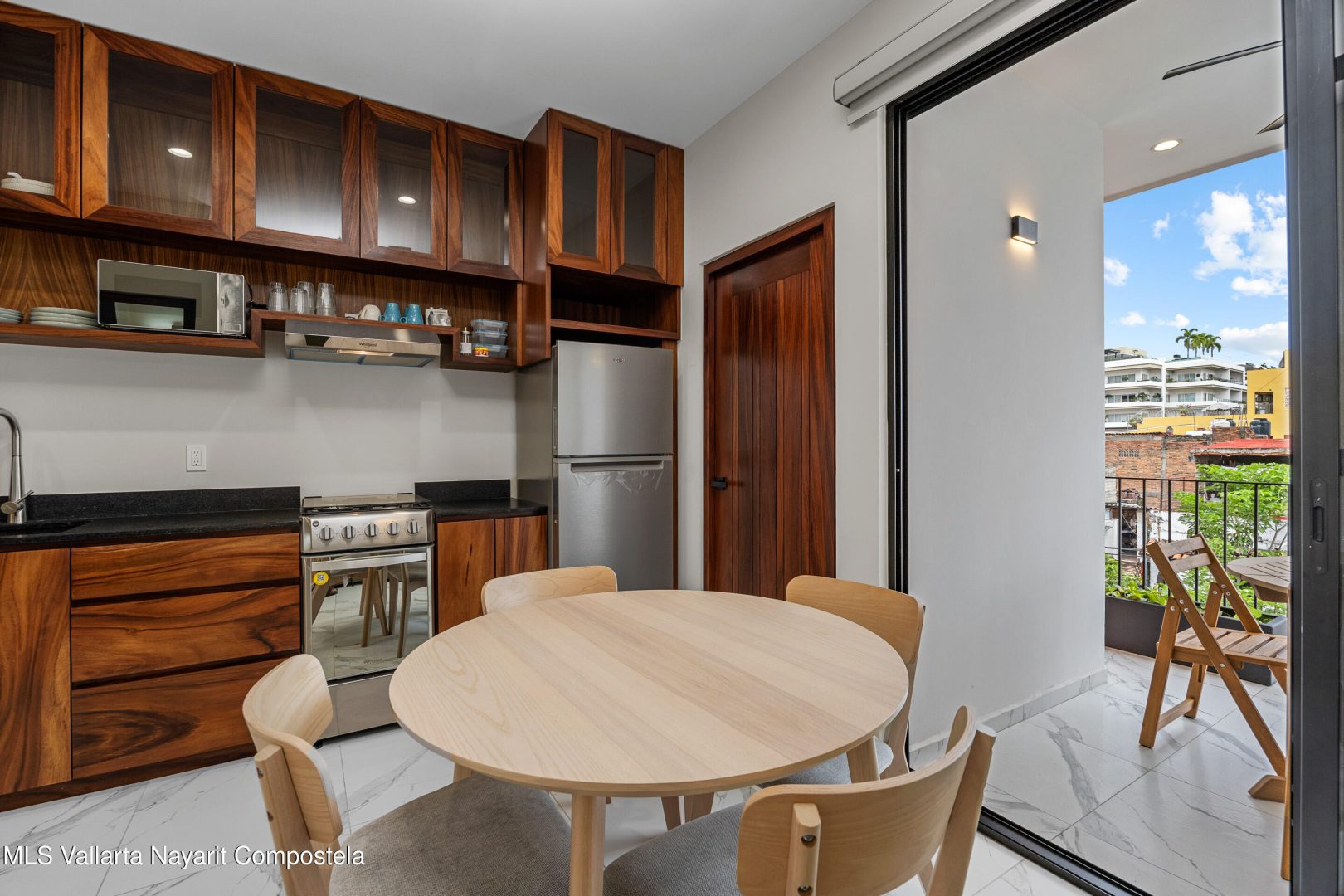 20251106072255195265000000-o