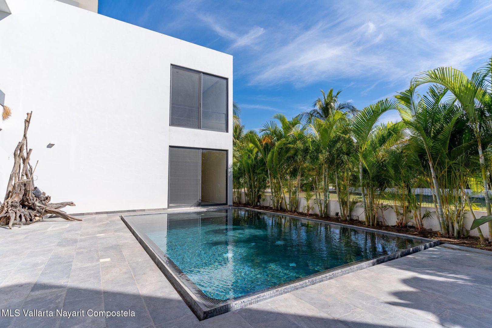 20251106193744079067000000-o