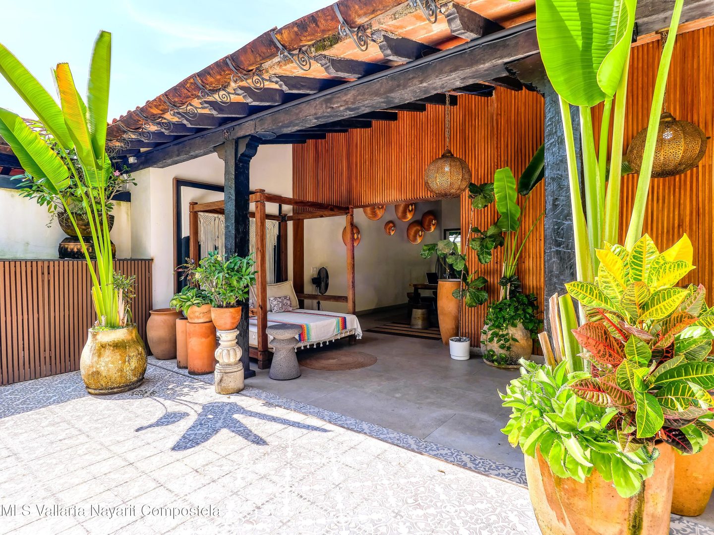 20251106210529592179000000-o