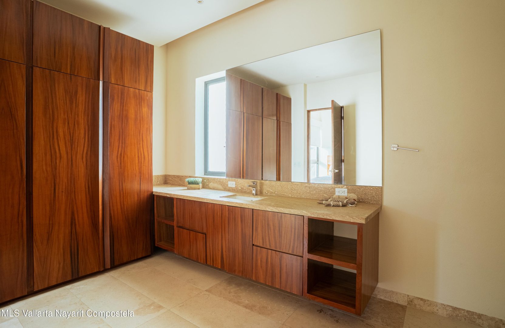 20251111201717060795000000-o