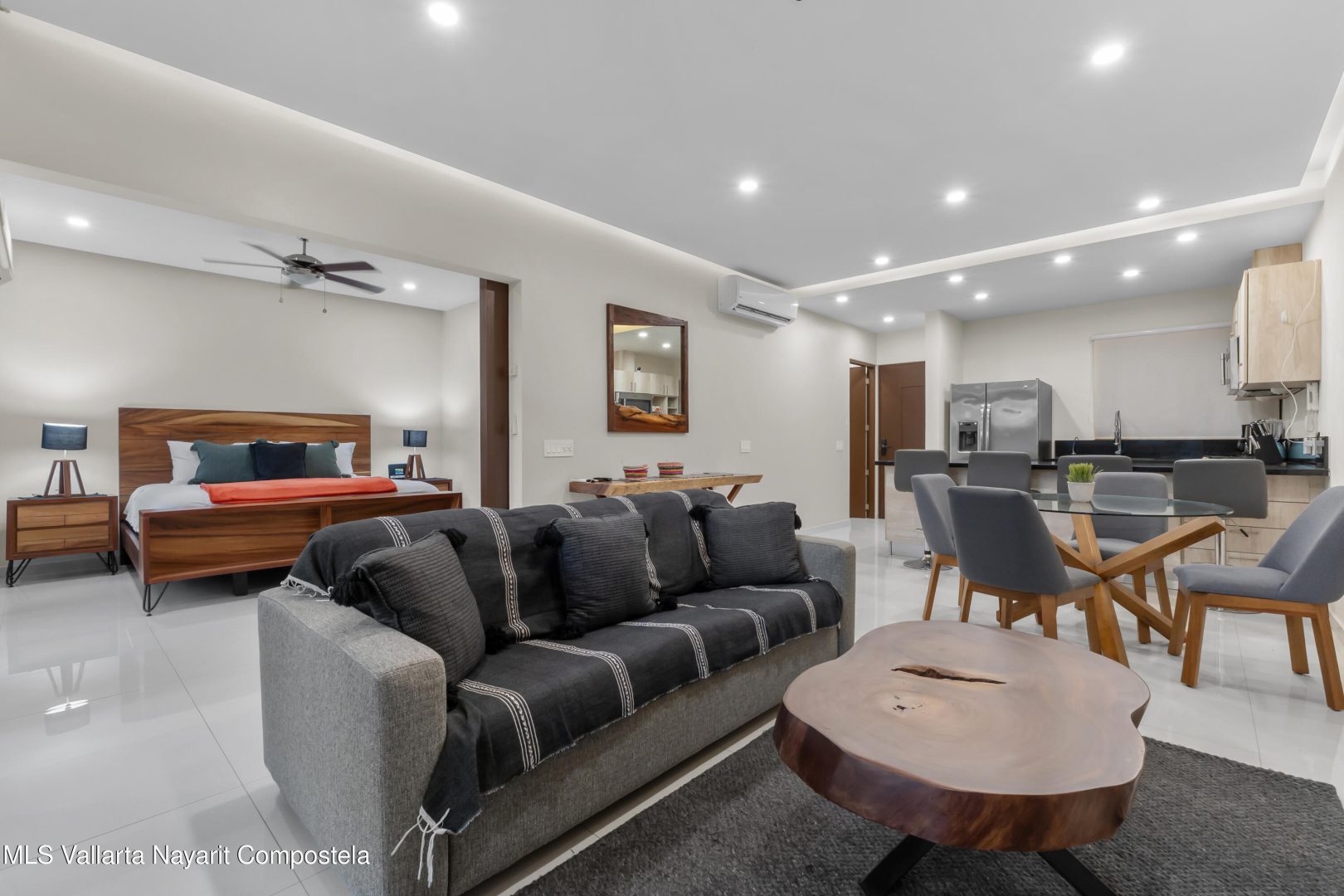 20251114200434774350000000-o