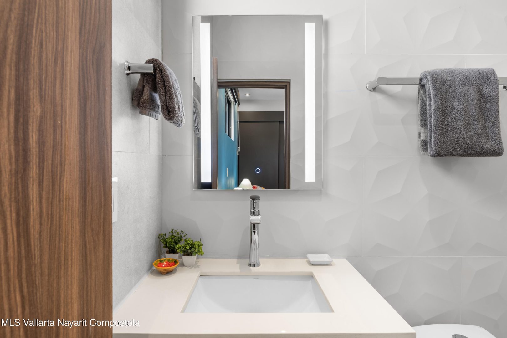 20251118162316871364000000-o