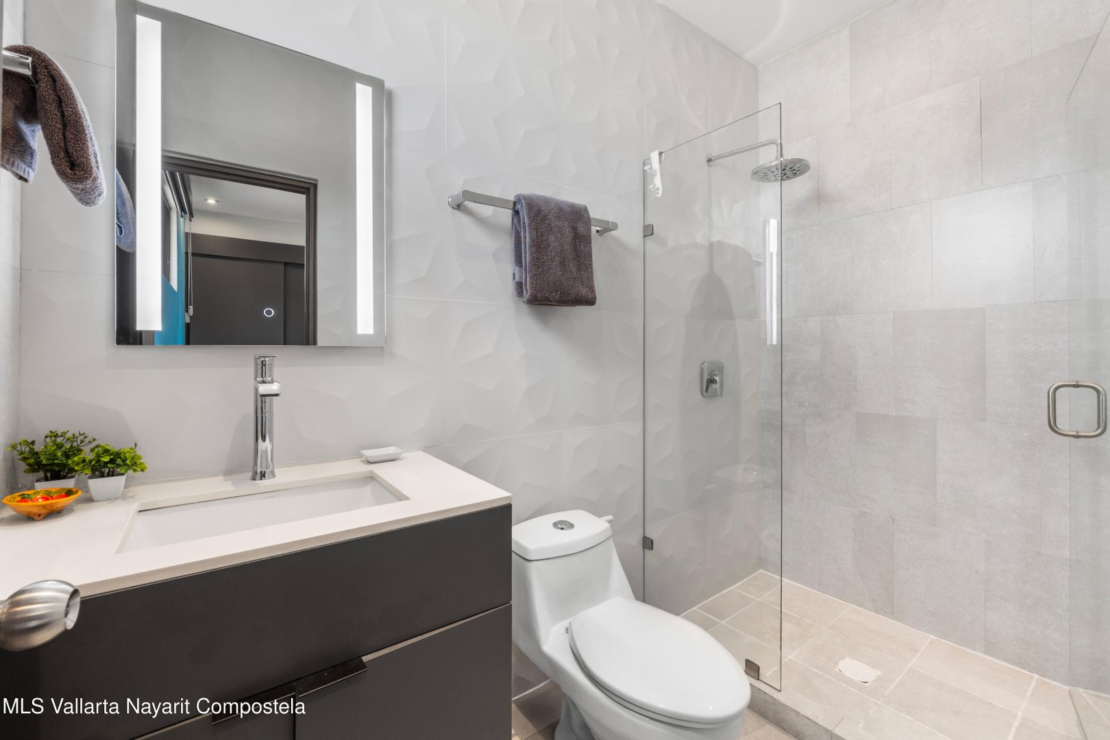 20251118162329705393000000-o