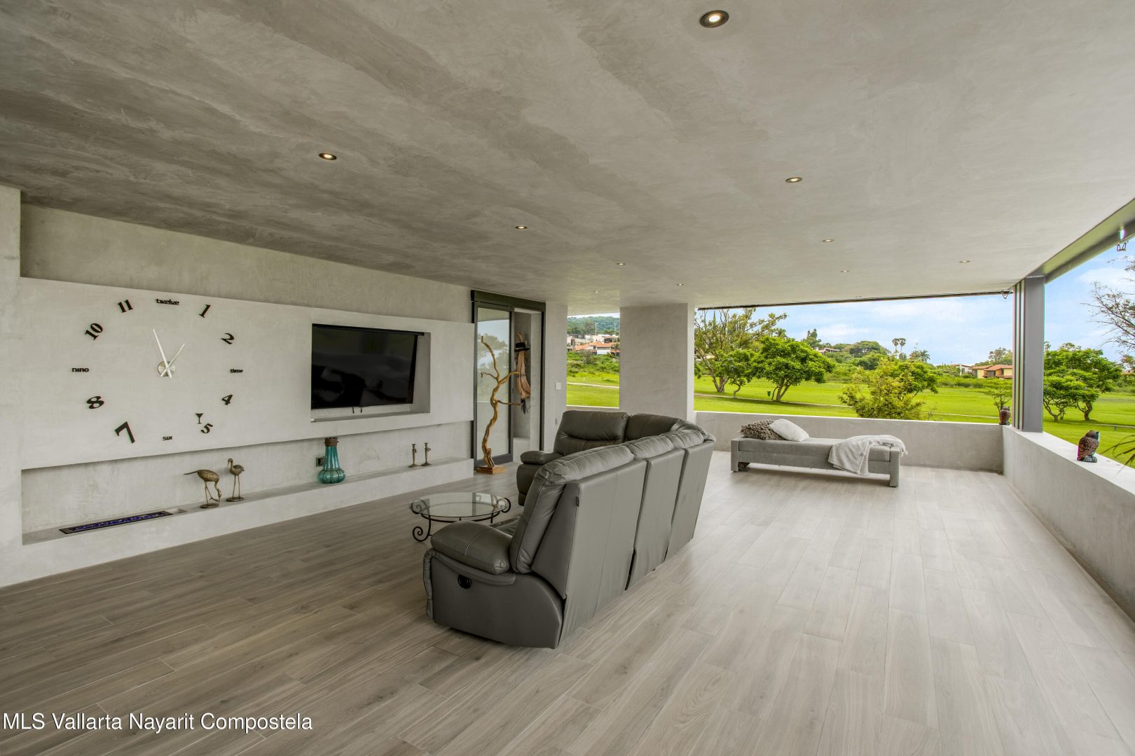 20251119184129044780000000-o