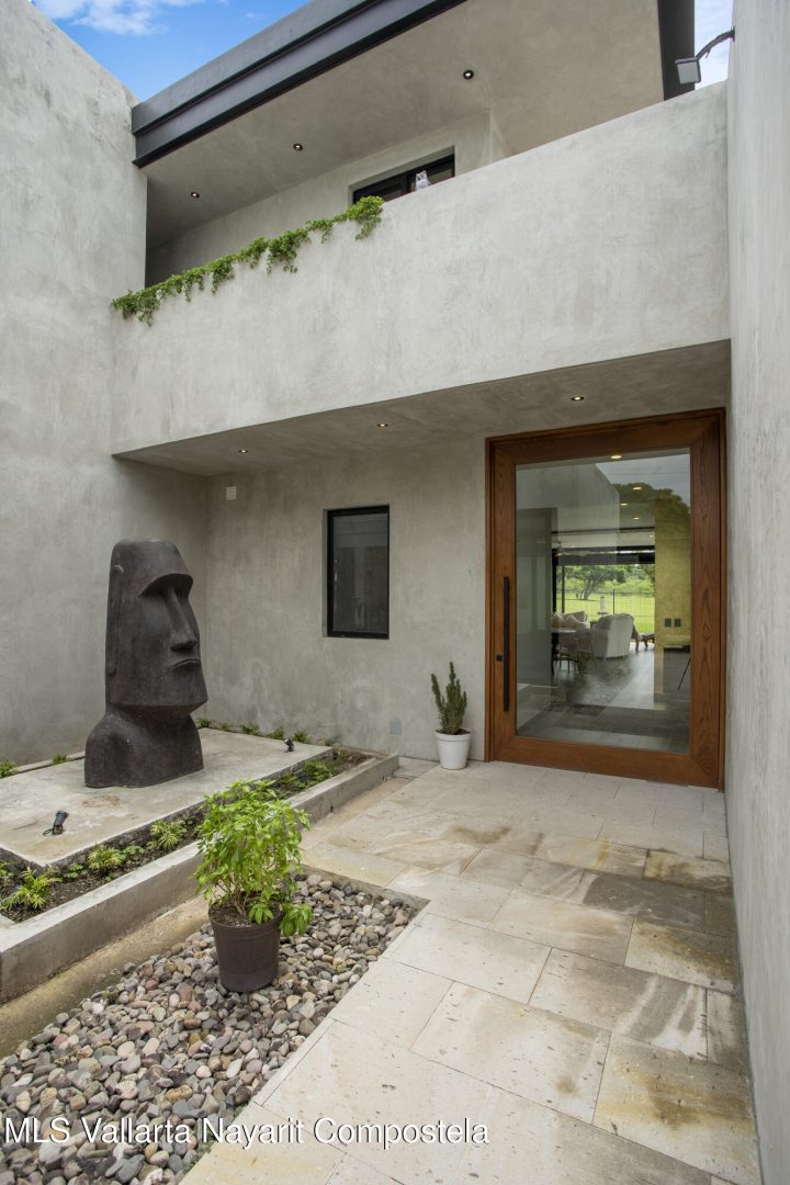 20251119184133228575000000-o