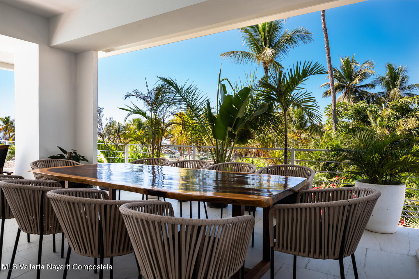 20251202152456858115000000-o