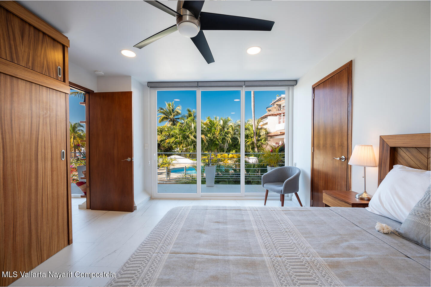 20251202152500705800000000-o