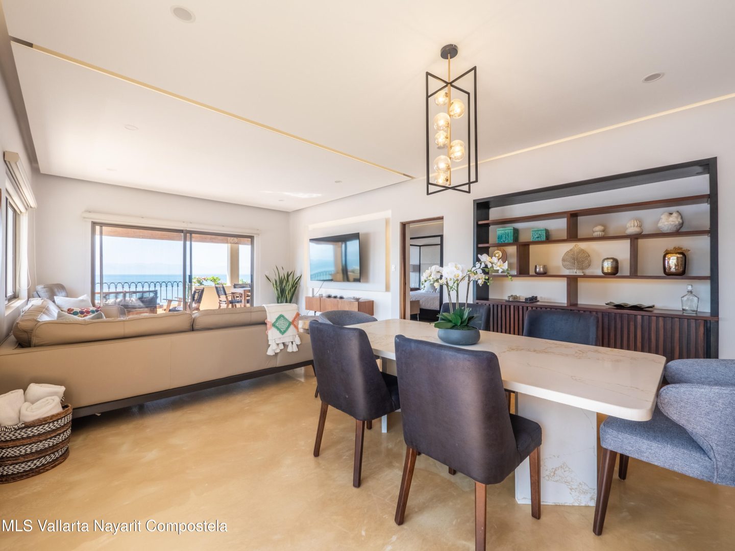 20251203010539728403000000-o