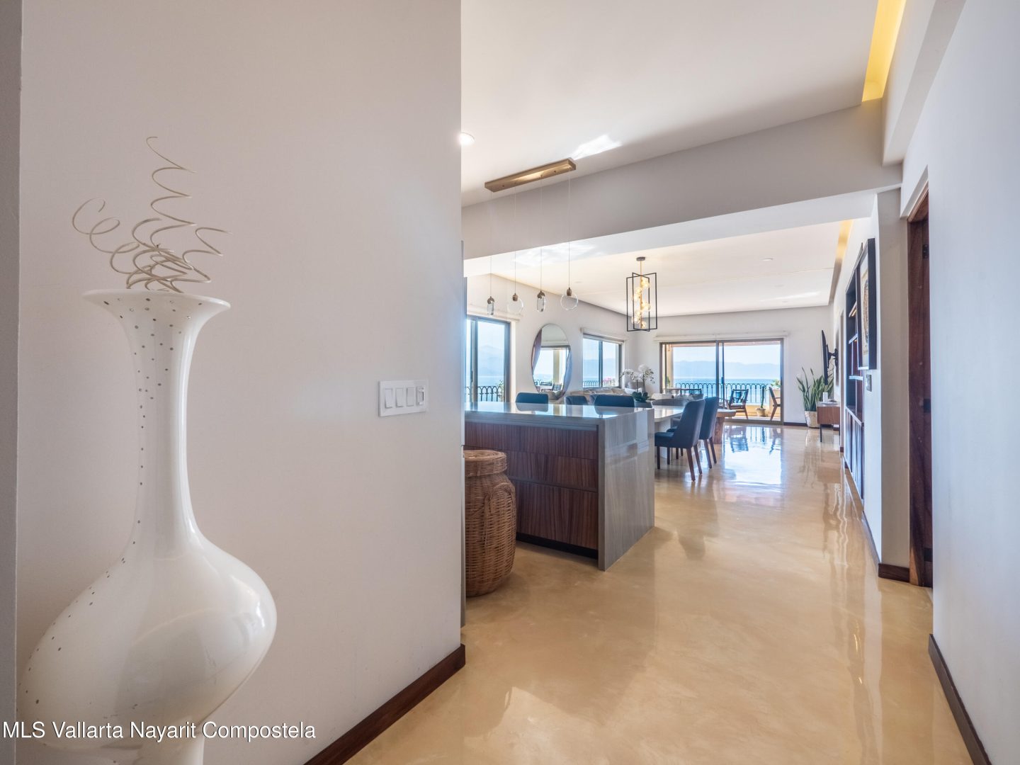 20251203010559366714000000-o