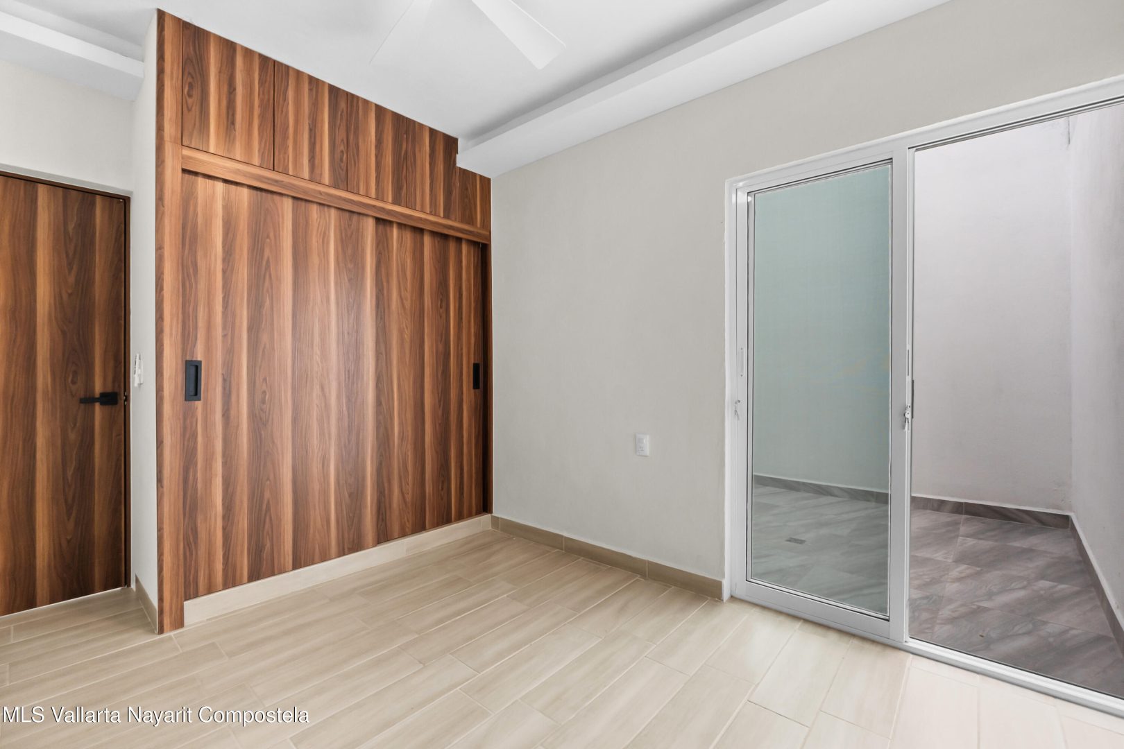 20251203212406039203000000-o