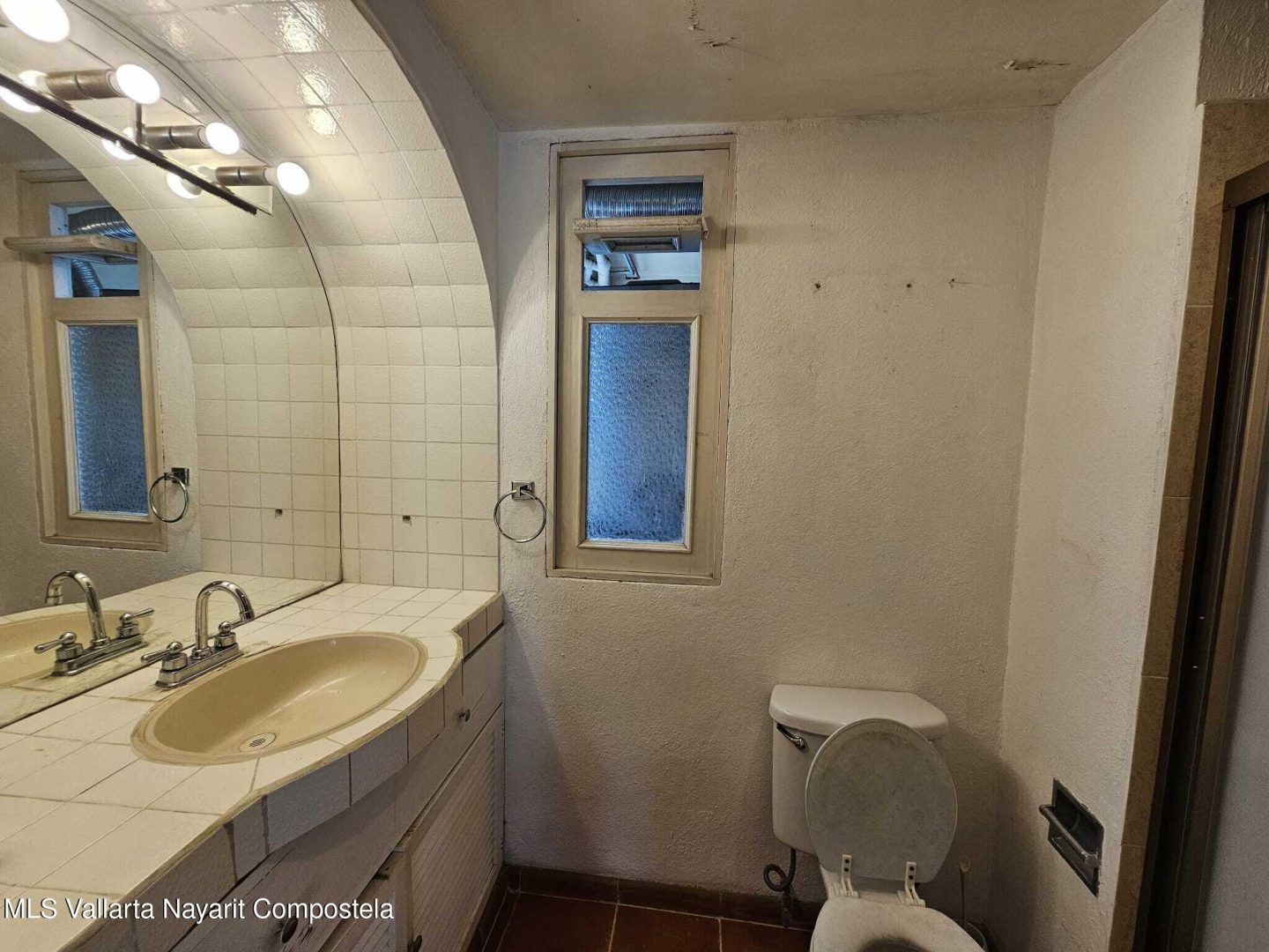 20251204024224066619000000-o