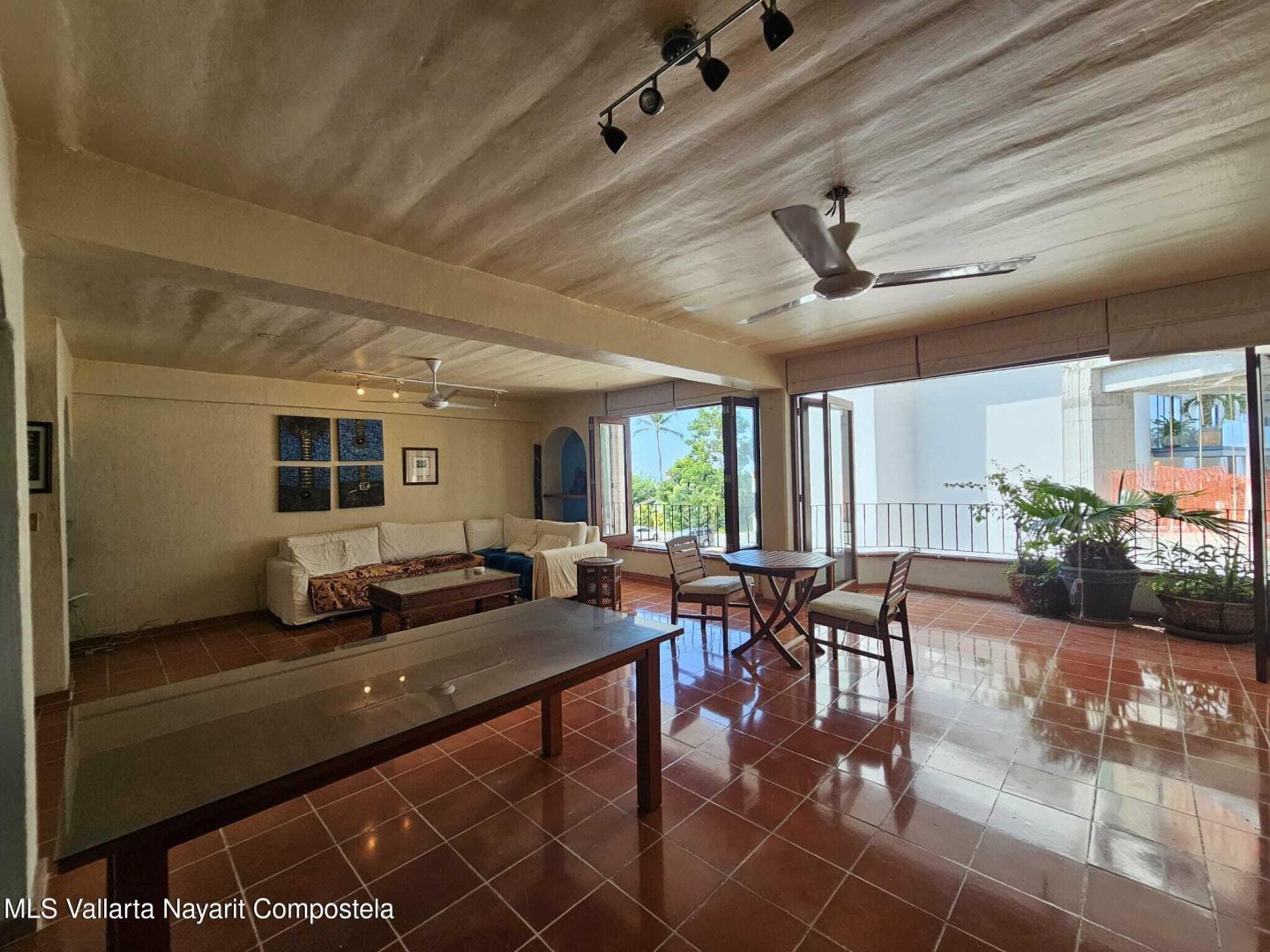 20251204024244113113000000-o